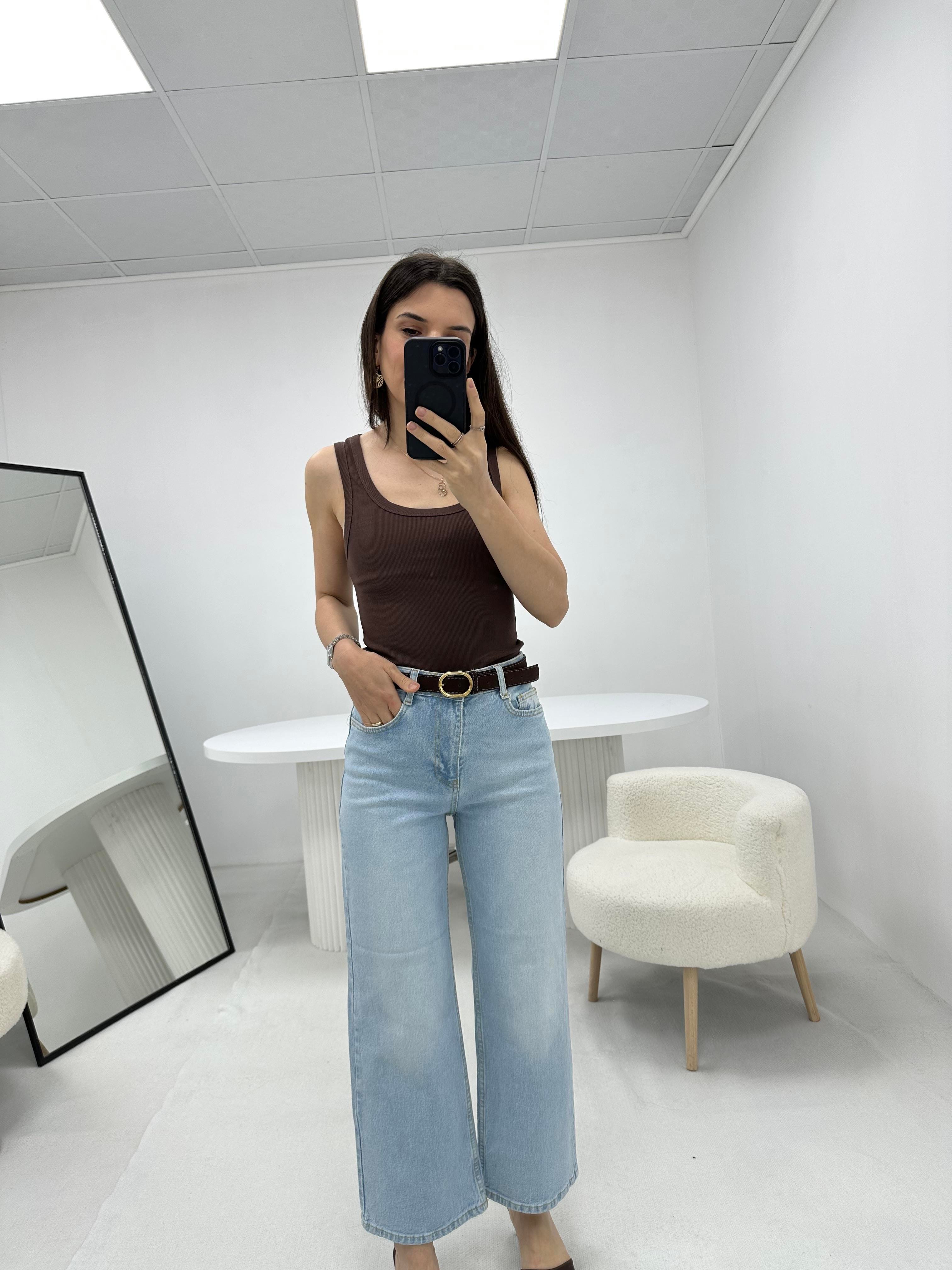Süet Kemerli Açık Mavi Jean