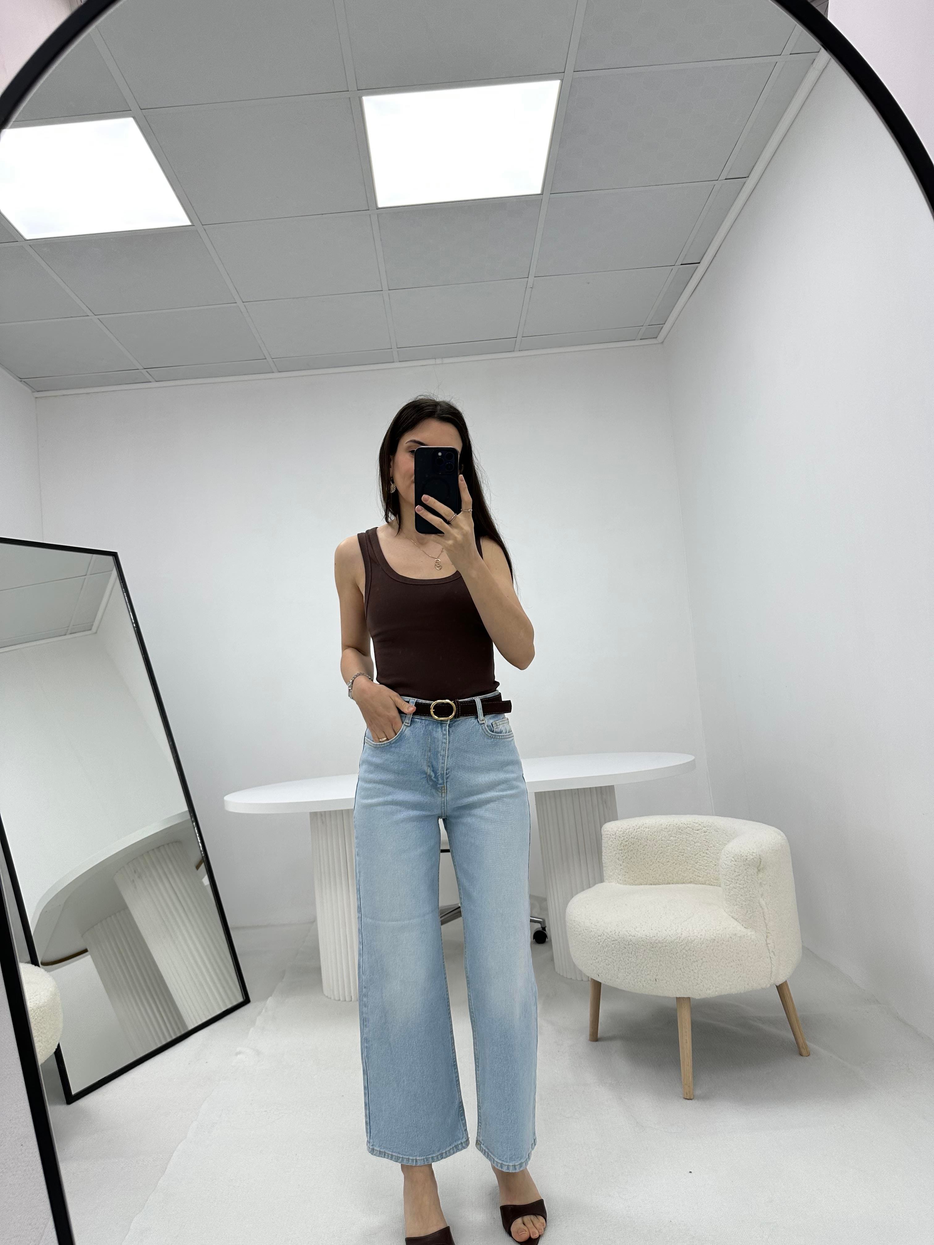 Süet Kemerli Açık Mavi Jean