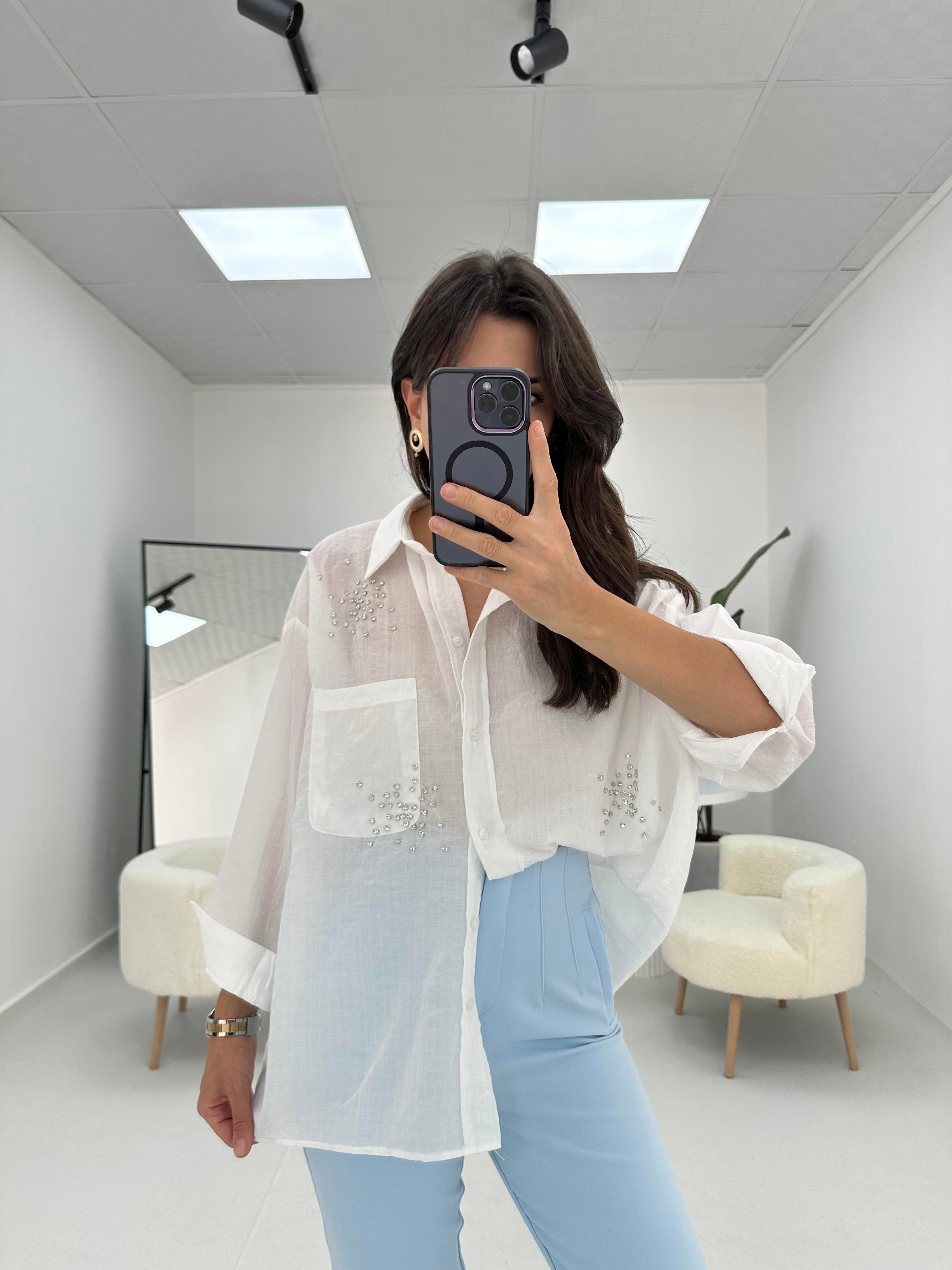 Taş Detaylı Oversize Beyaz Gömlek