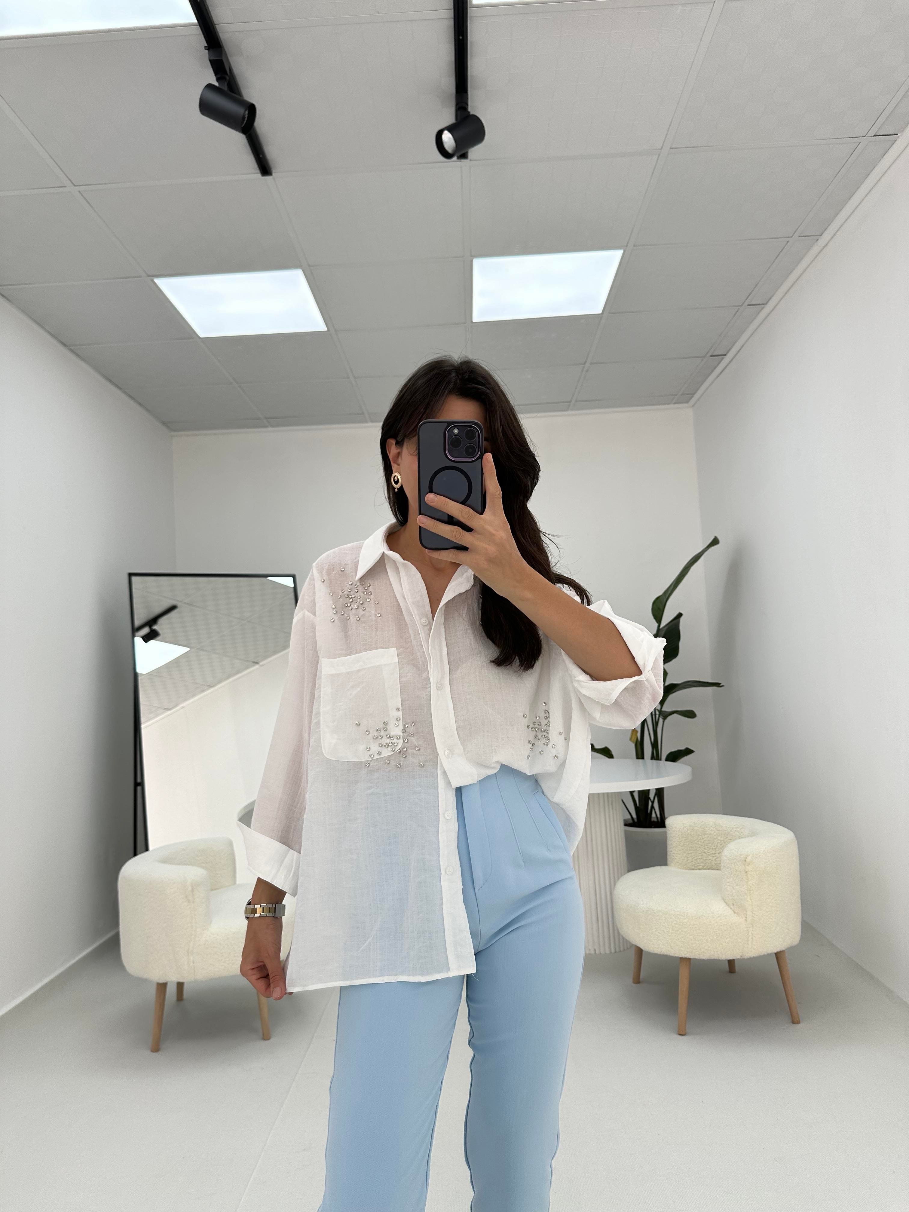 Taş Detaylı Oversize Beyaz Gömlek