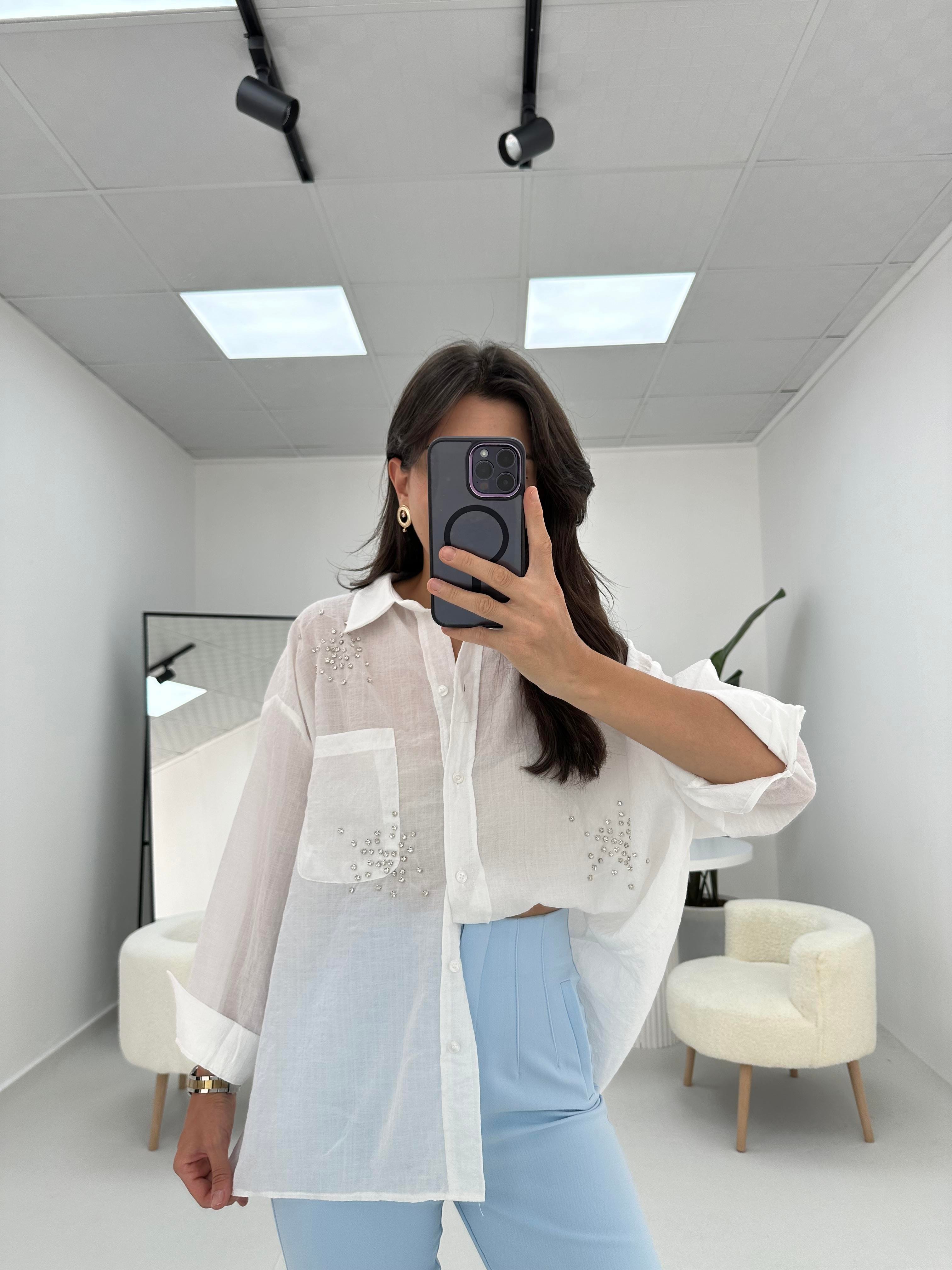 Taş Detaylı Oversize Beyaz Gömlek