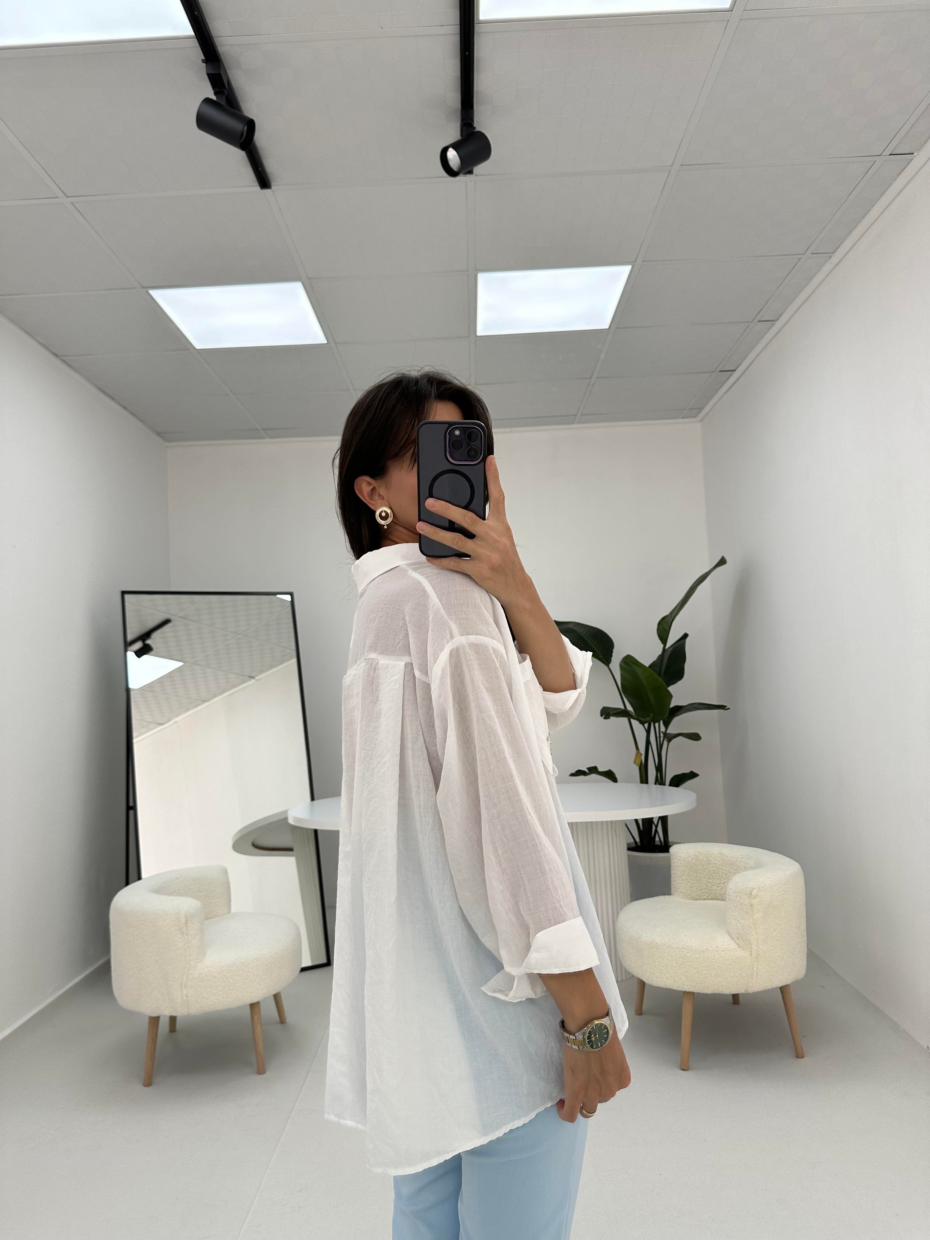 Taş Detaylı Oversize Beyaz Gömlek