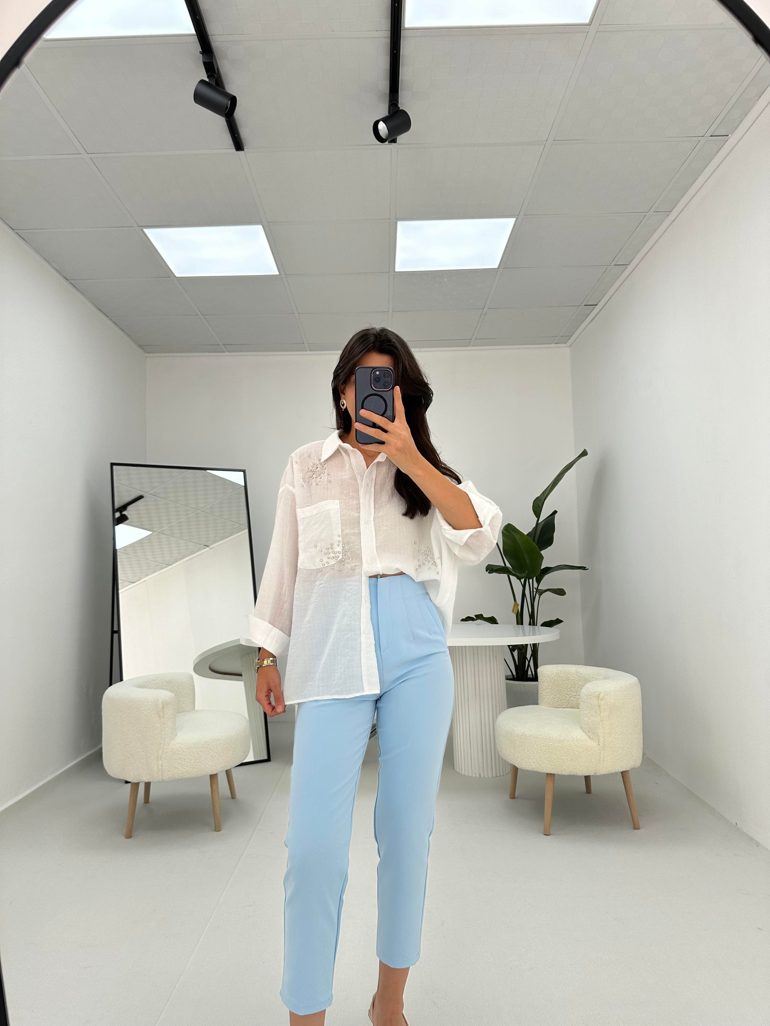 Taş Detaylı Oversize Beyaz Gömlek