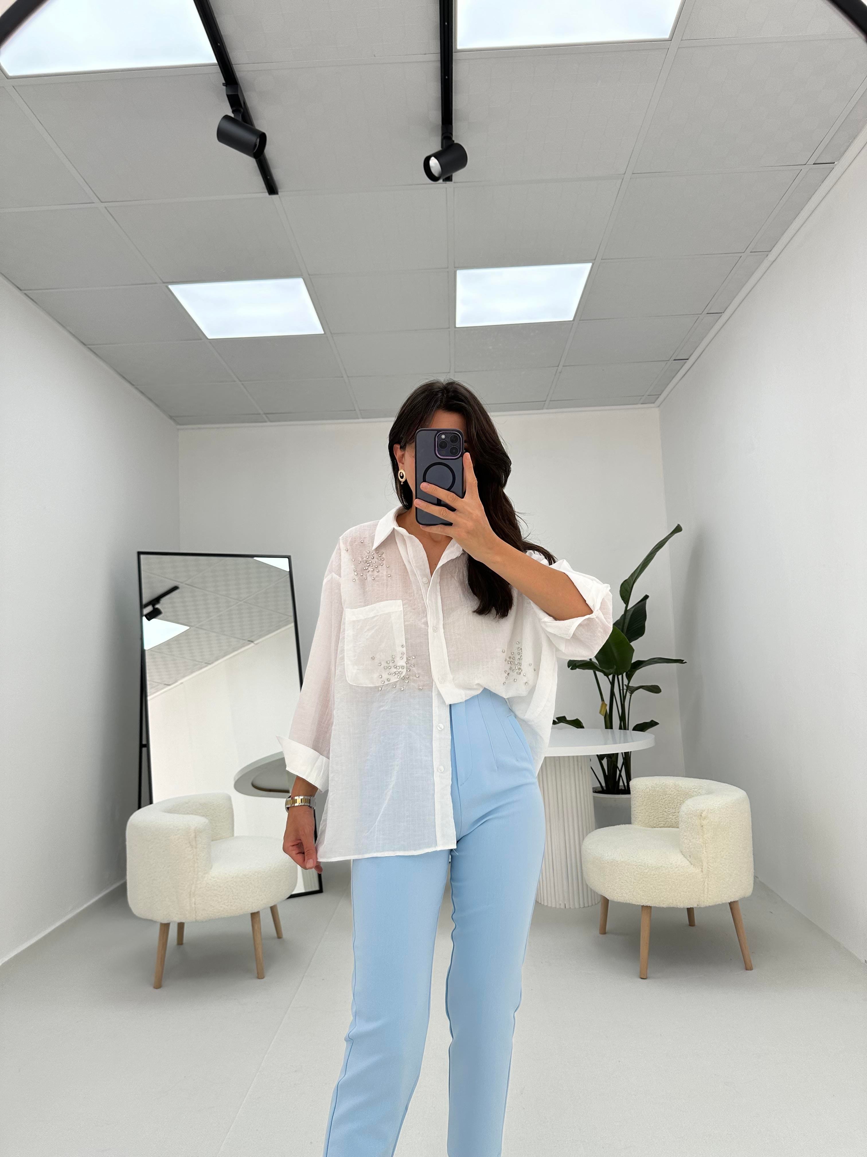 Taş Detaylı Oversize Beyaz Gömlek