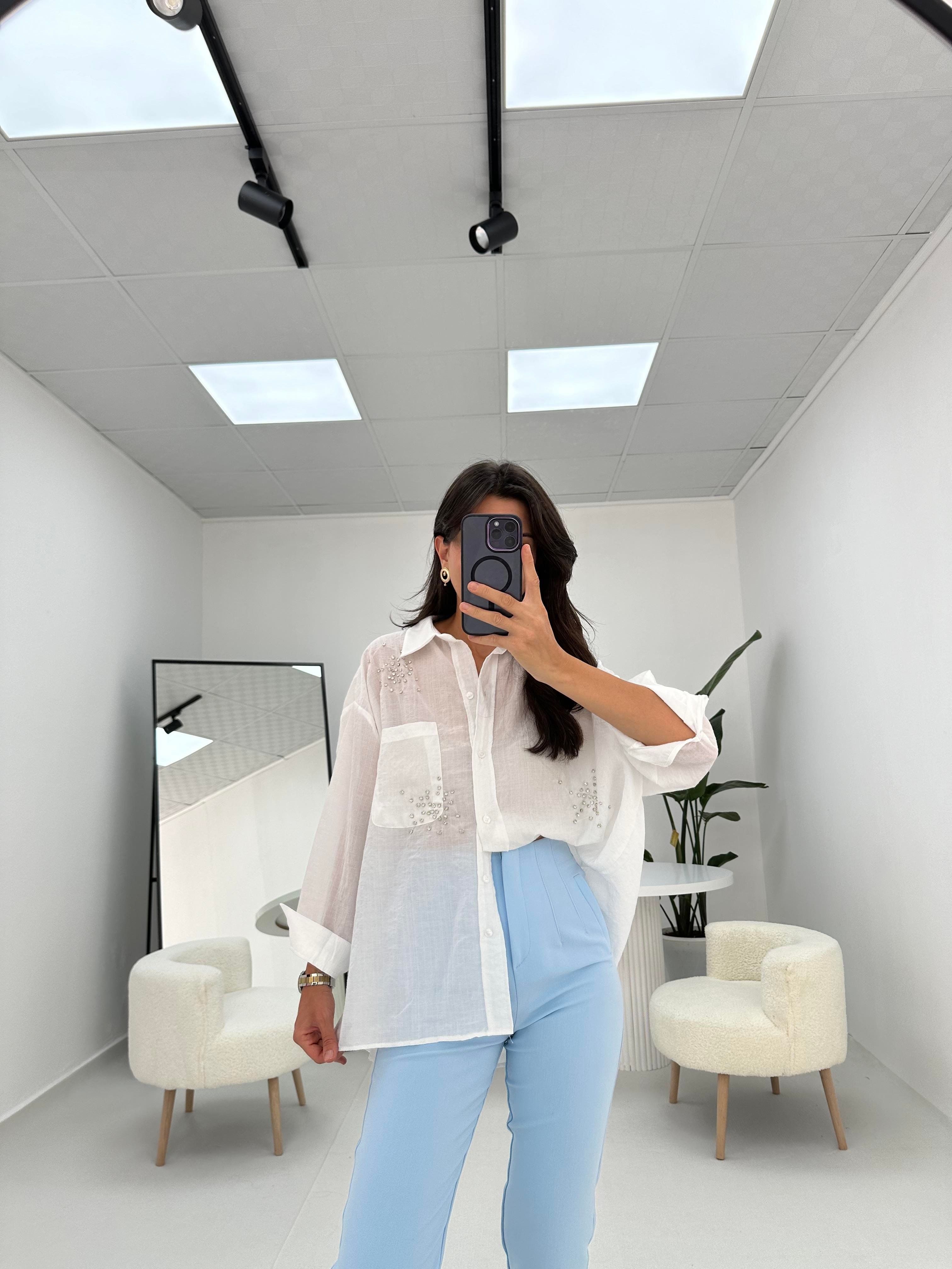 Taş Detaylı Oversize Beyaz Gömlek