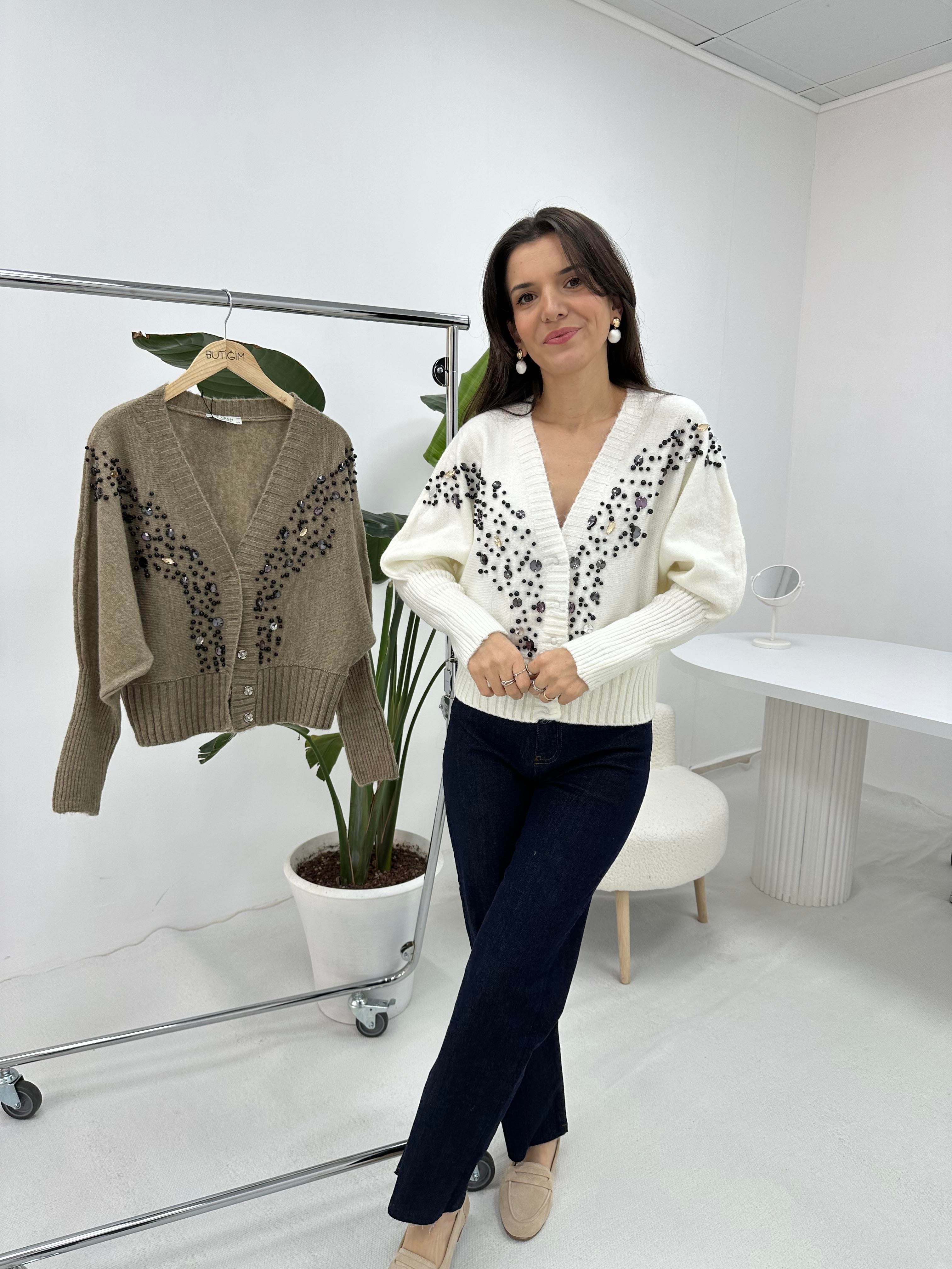Taşlı Ekru Hırka