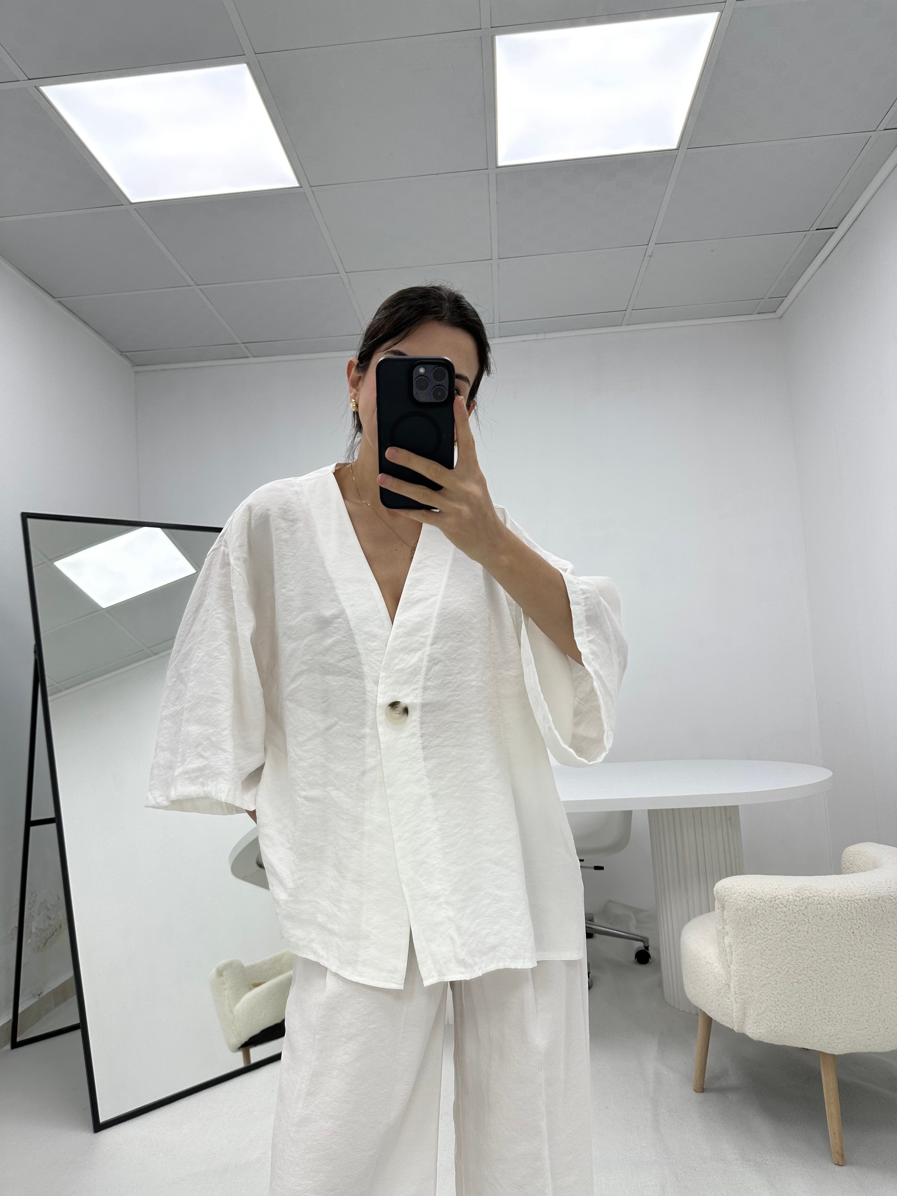 Tek Düğme Detaylı Beyaz Gömlek Pantolon Takım 