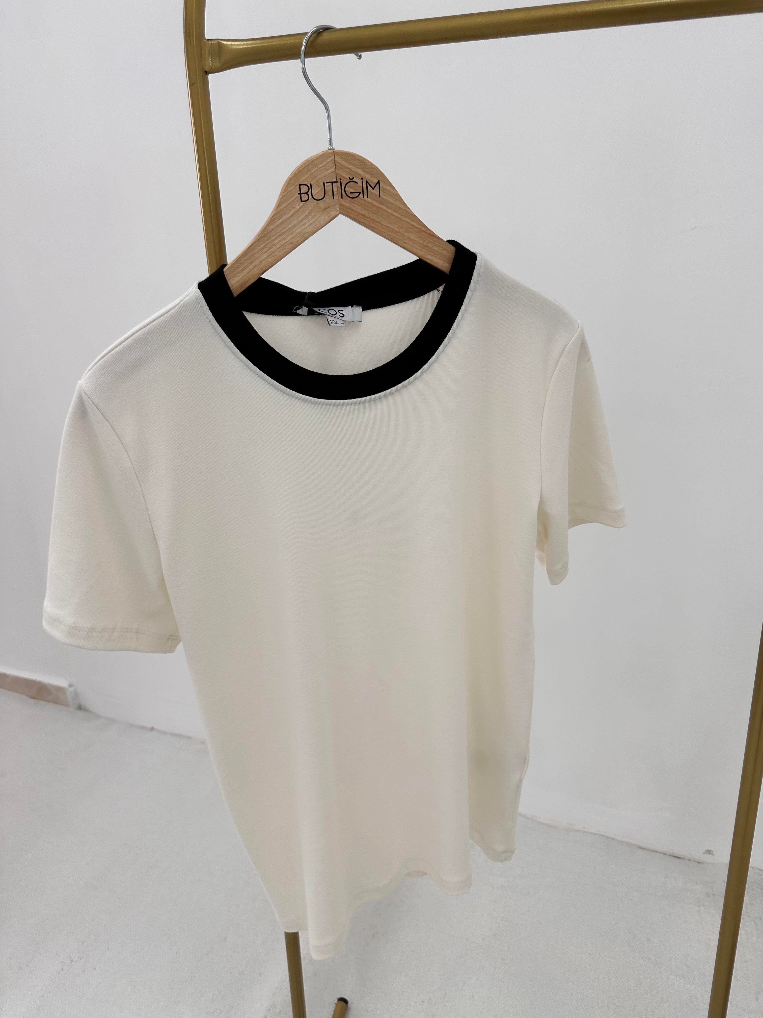 Yaka Biyeli Beyaz T-Shirt