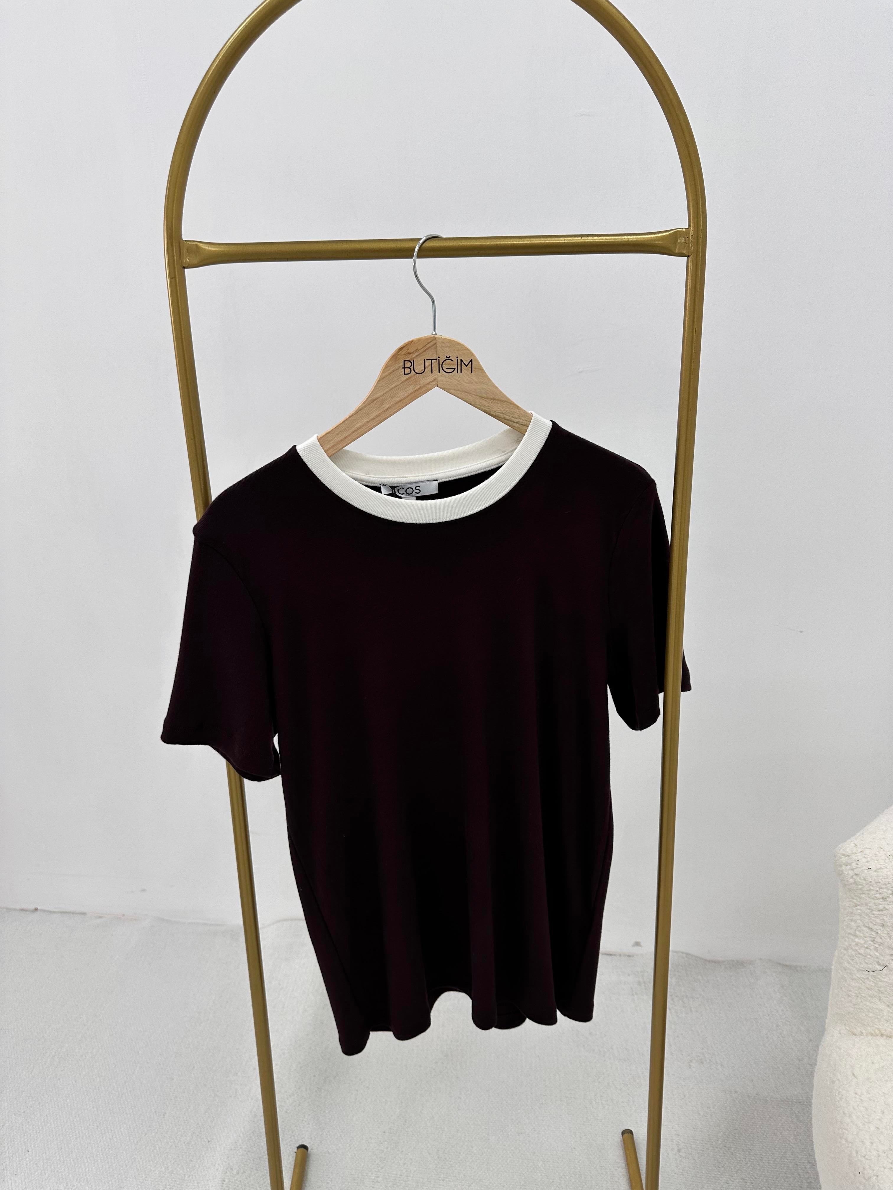 Yaka Biyeli Siyah T-Shirt