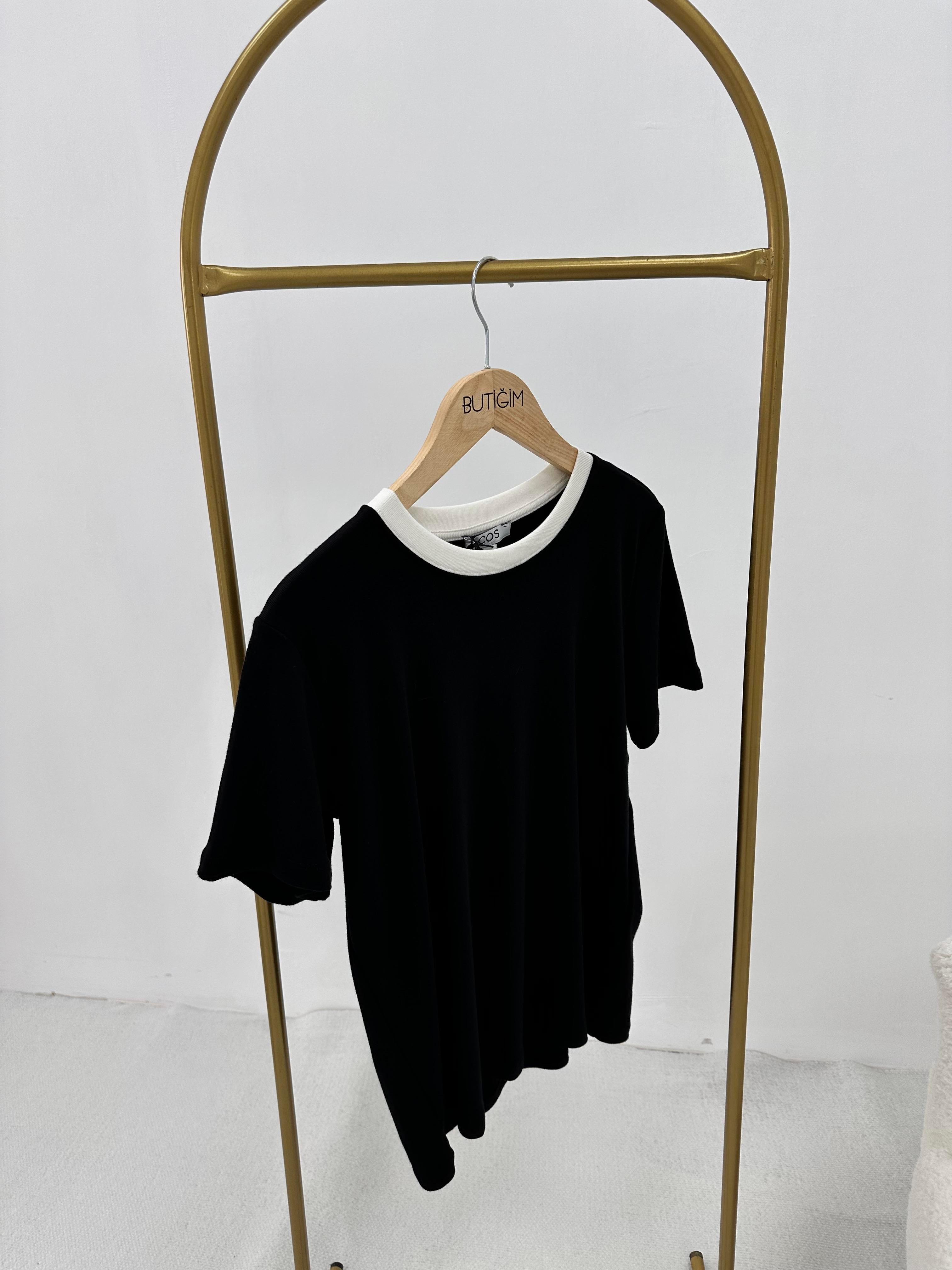 Yaka Biyeli Siyah T-Shirt