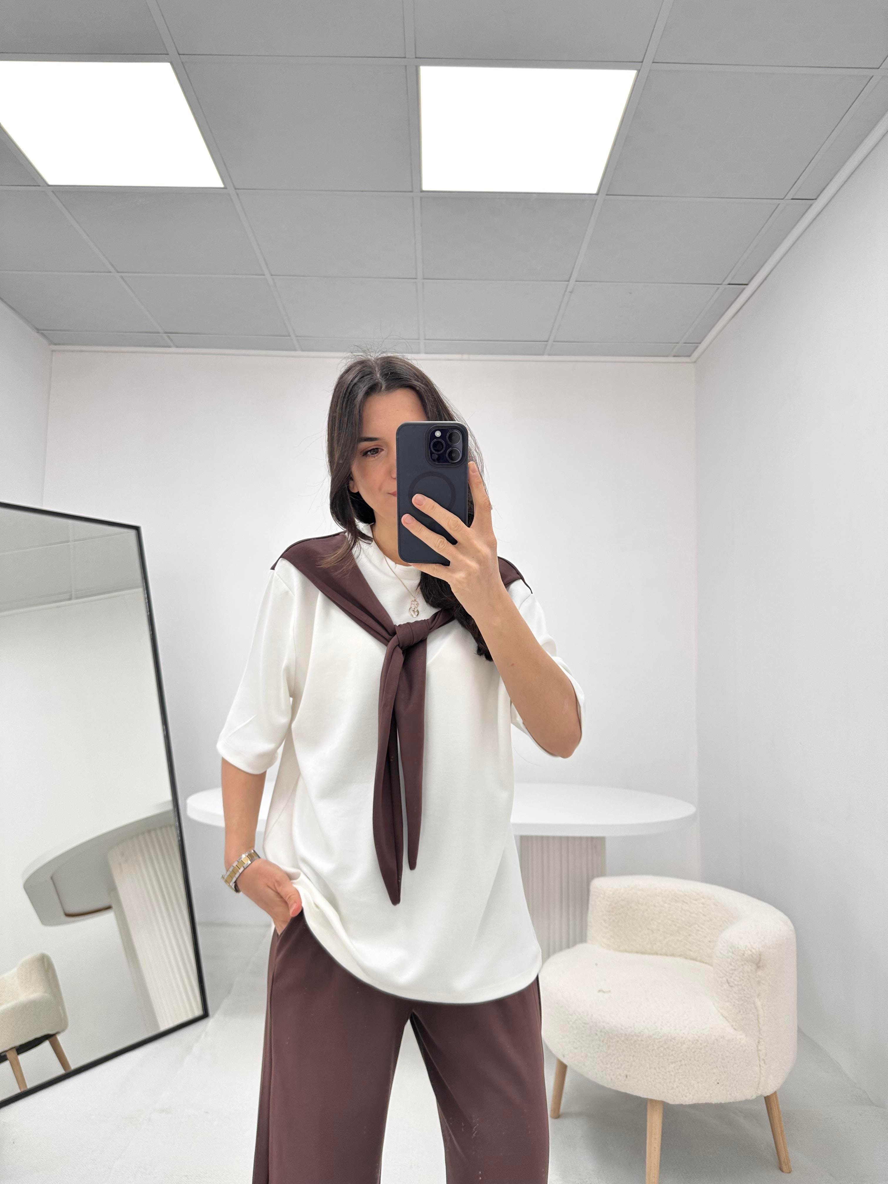 Yaka Fular Detaylı Kahverengi Takım 