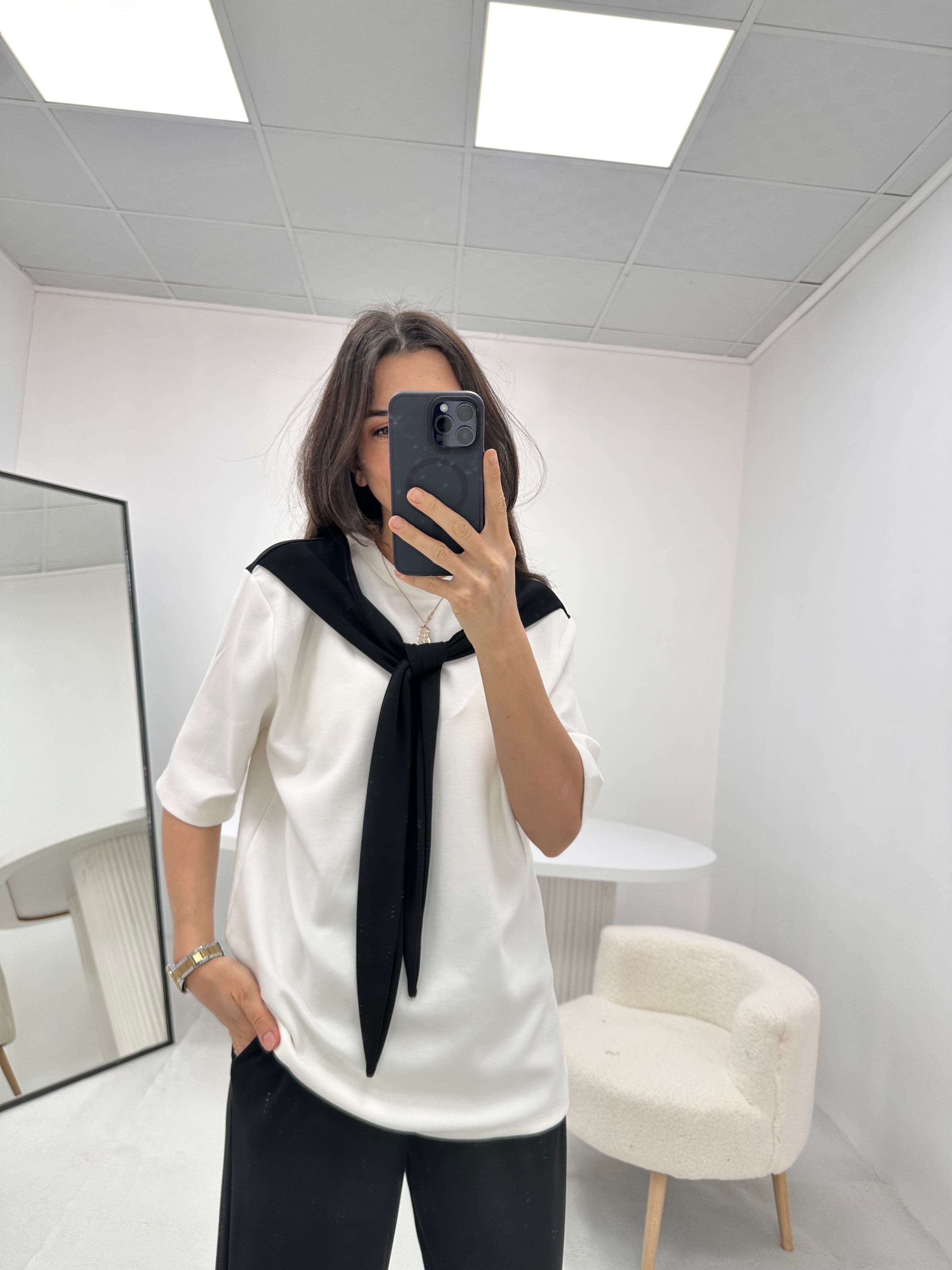 Yaka Fular Detaylı Siyah Takım 
