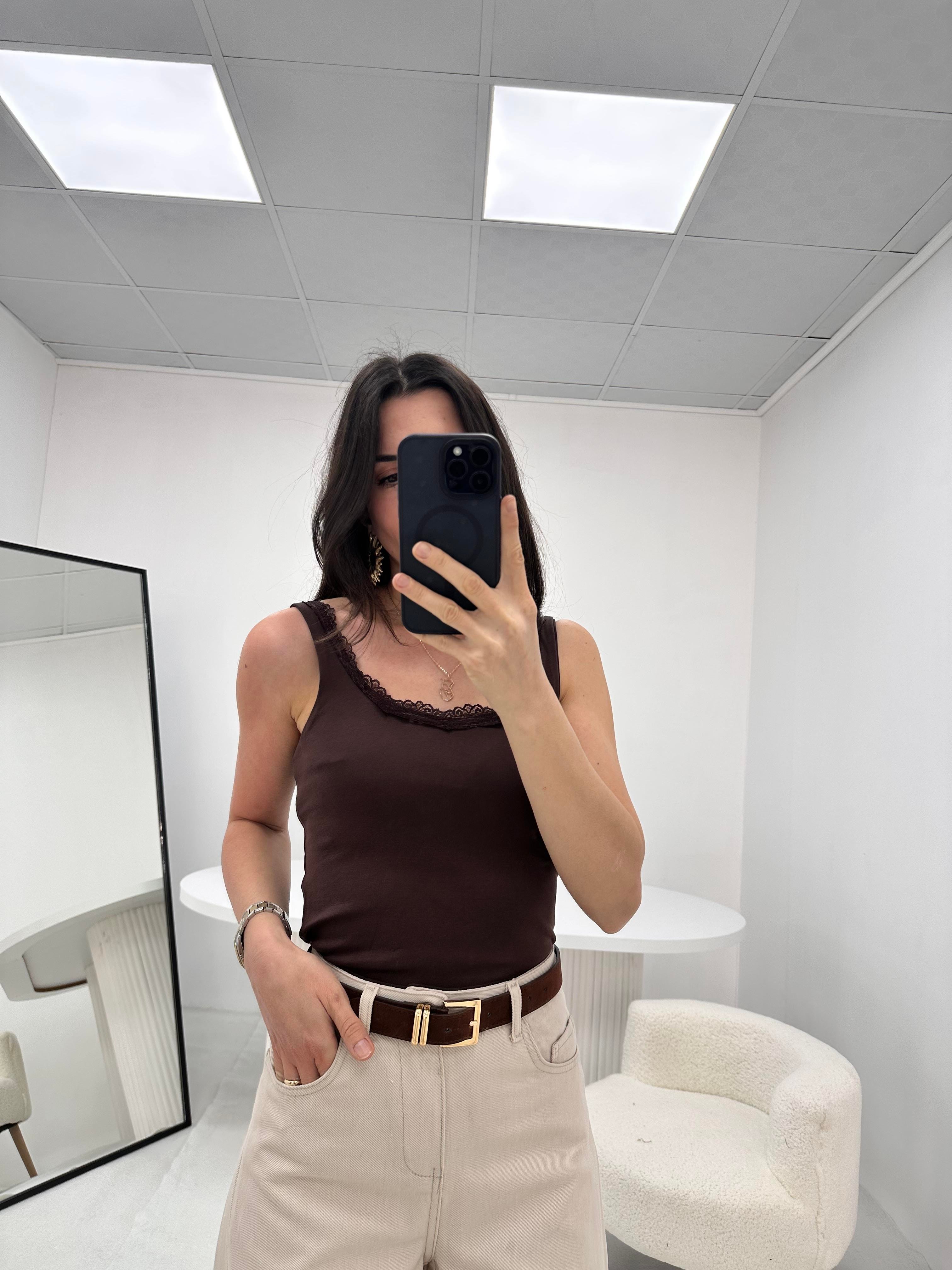Yakası Dantel Detaylı Kahverengi  Atlet