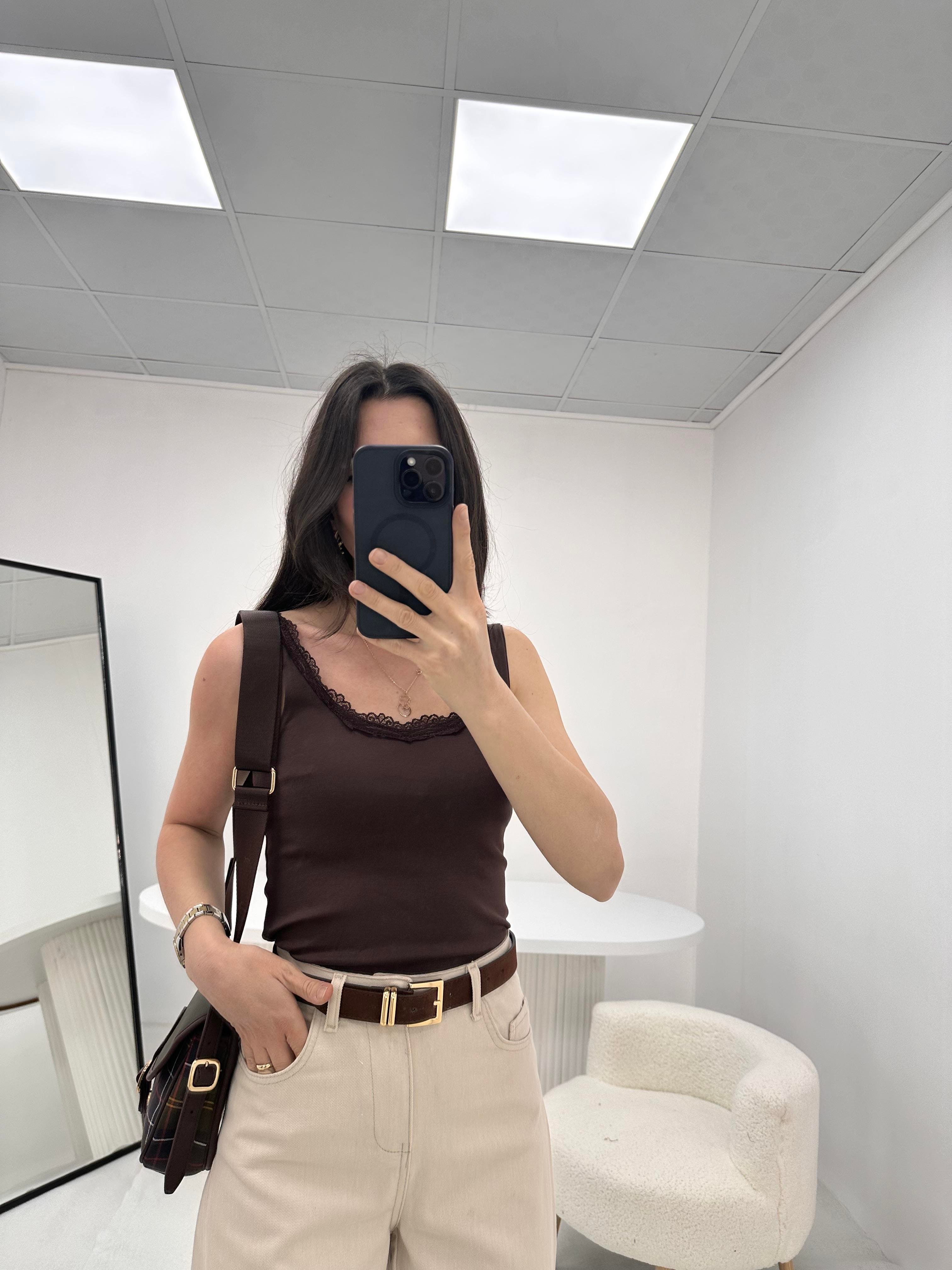 Yakası Dantel Detaylı Kahverengi  Atlet
