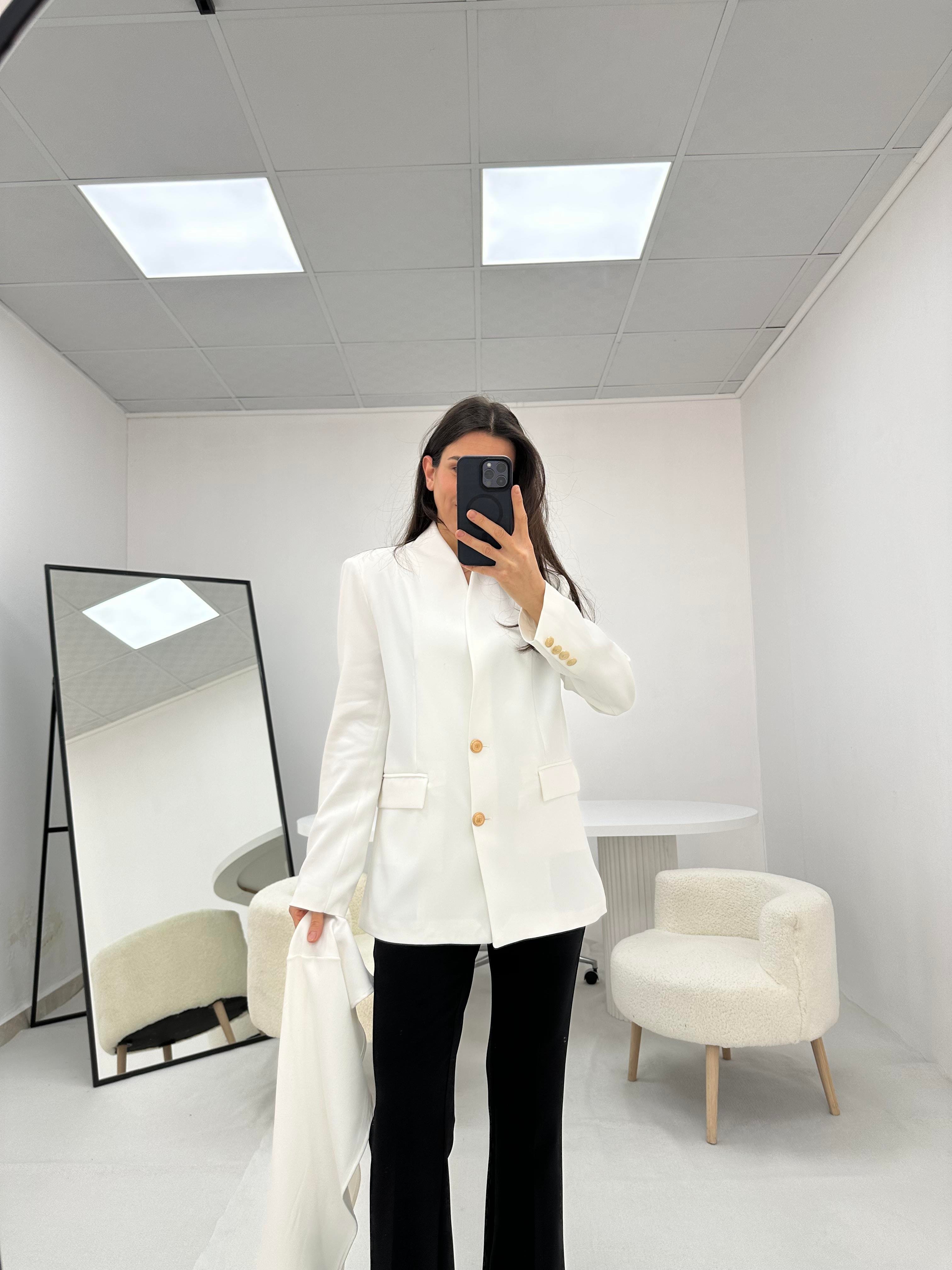 Yakası Şal Detaylı Beyaz  Blazer  ceket 