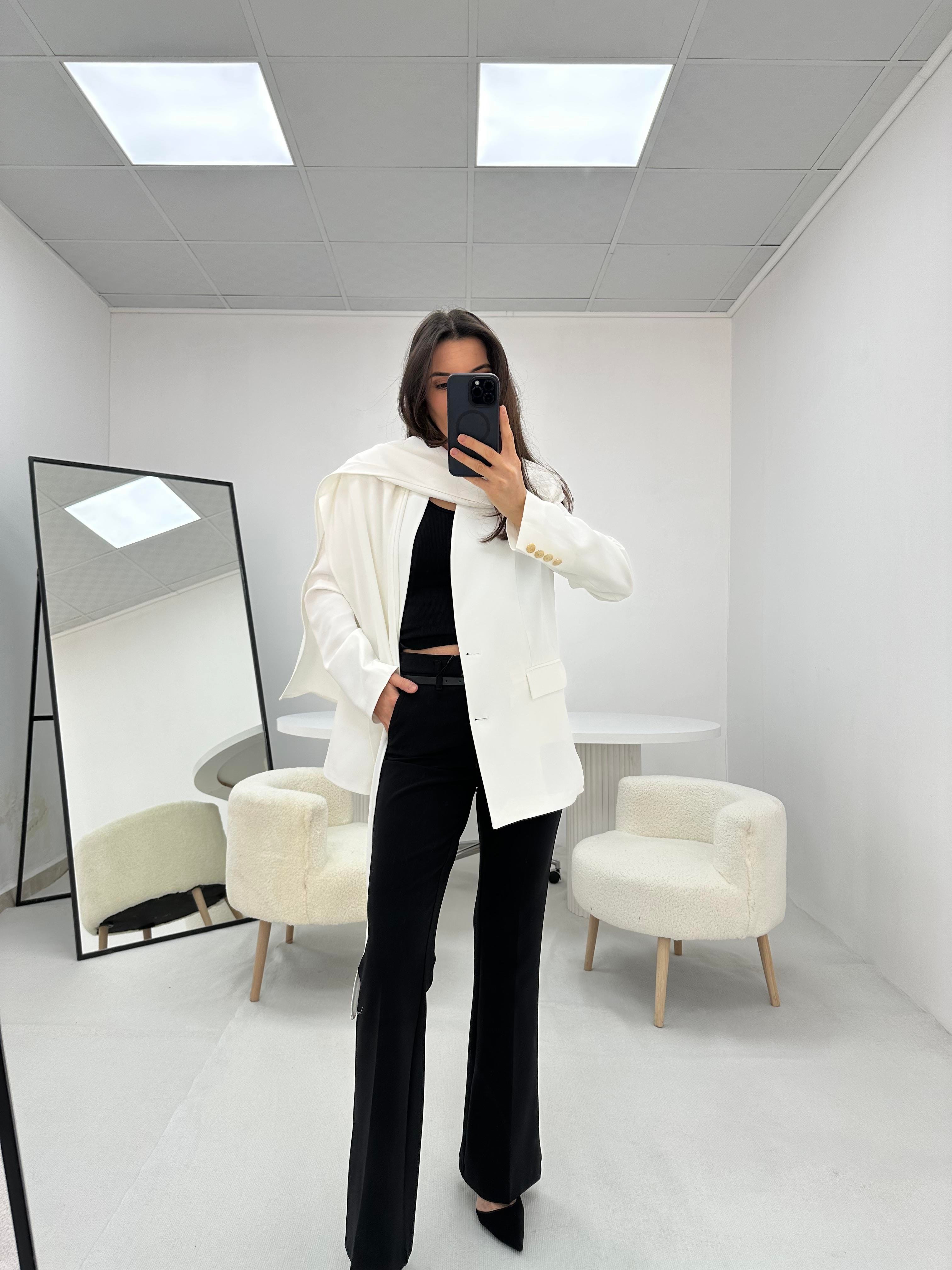 Yakası Şal Detaylı Beyaz  Blazer  ceket 