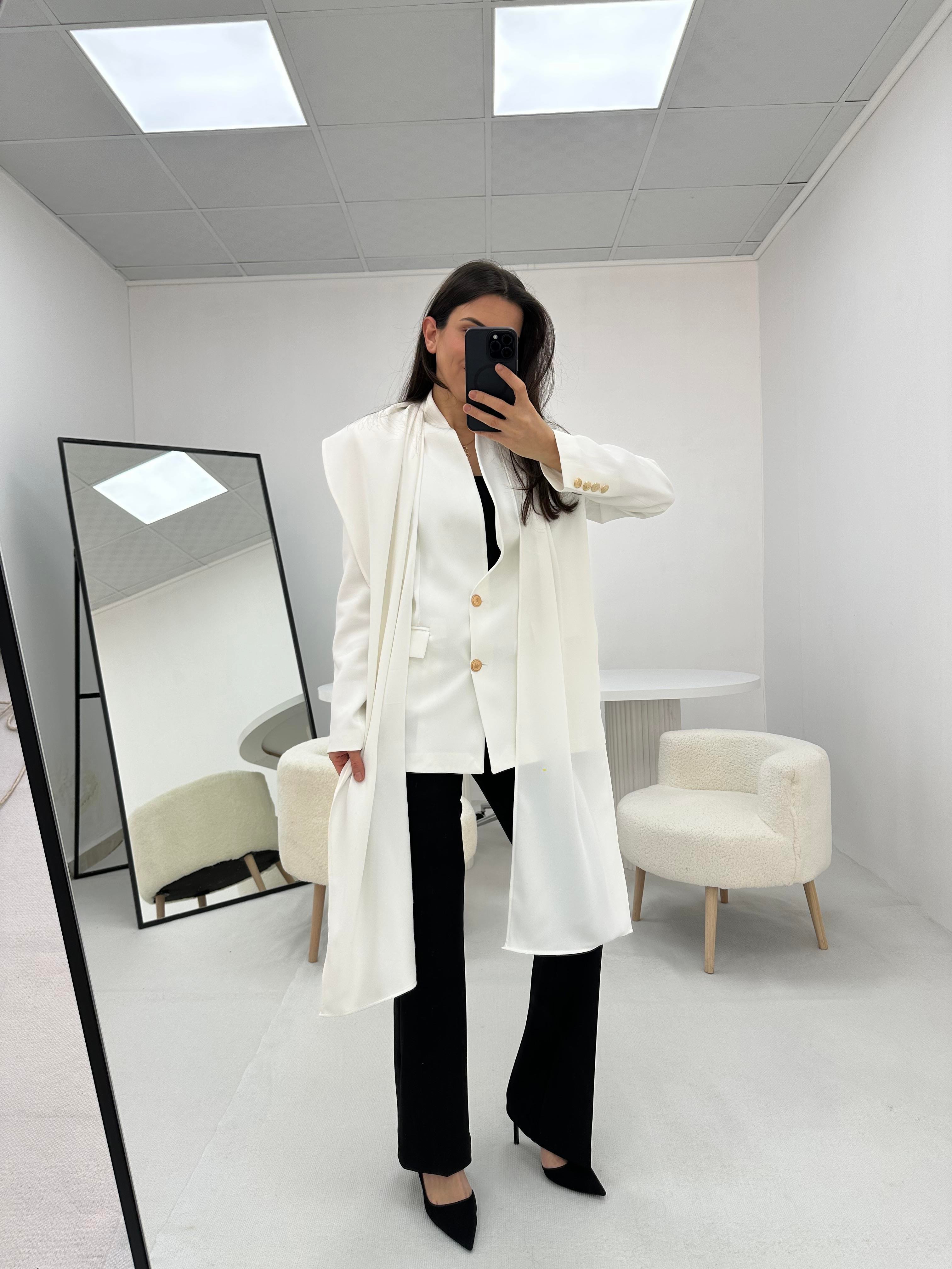 Yakası Şal Detaylı Beyaz  Blazer  ceket 