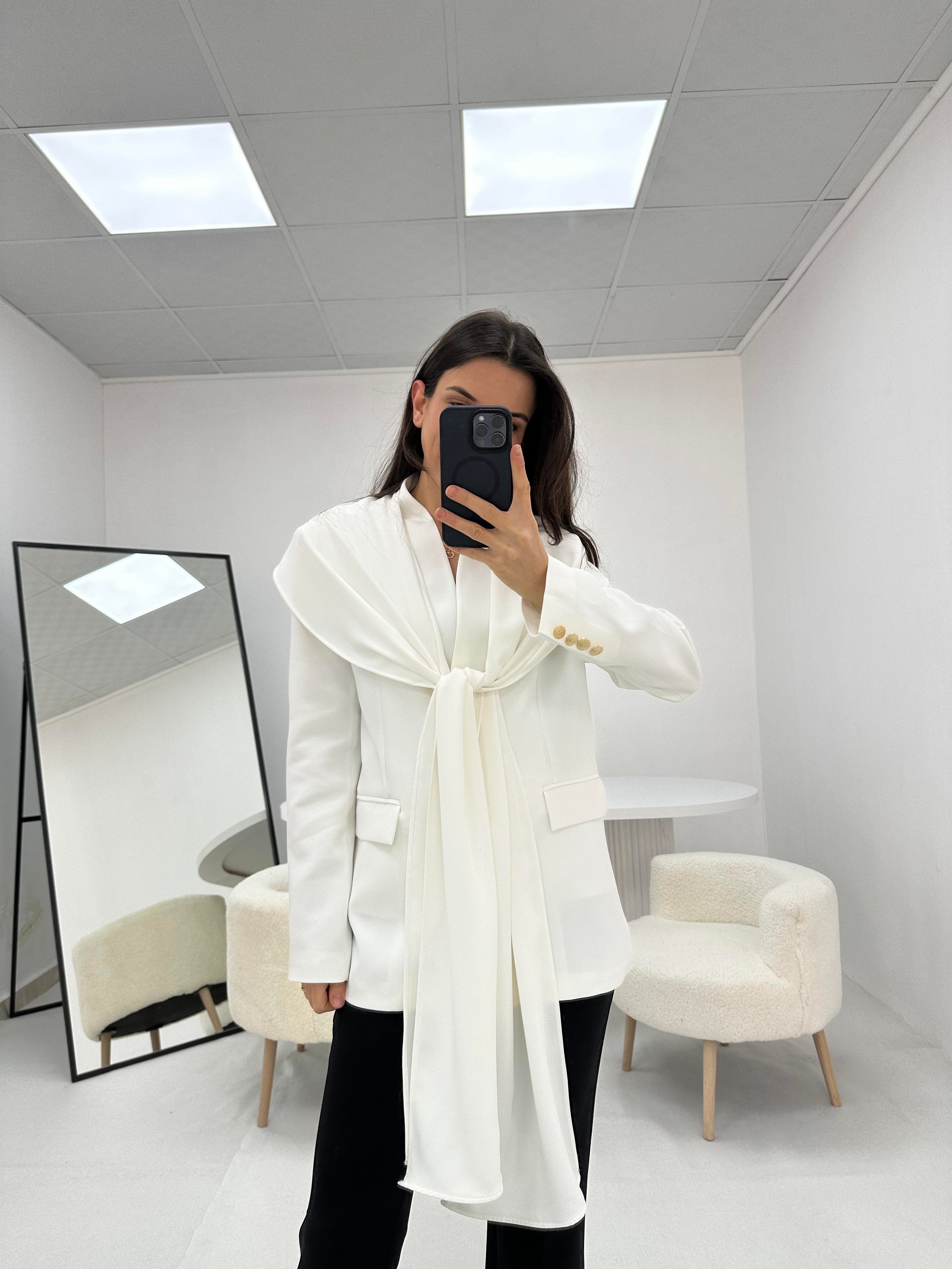 Yakası Şal Detaylı Beyaz  Blazer  ceket 
