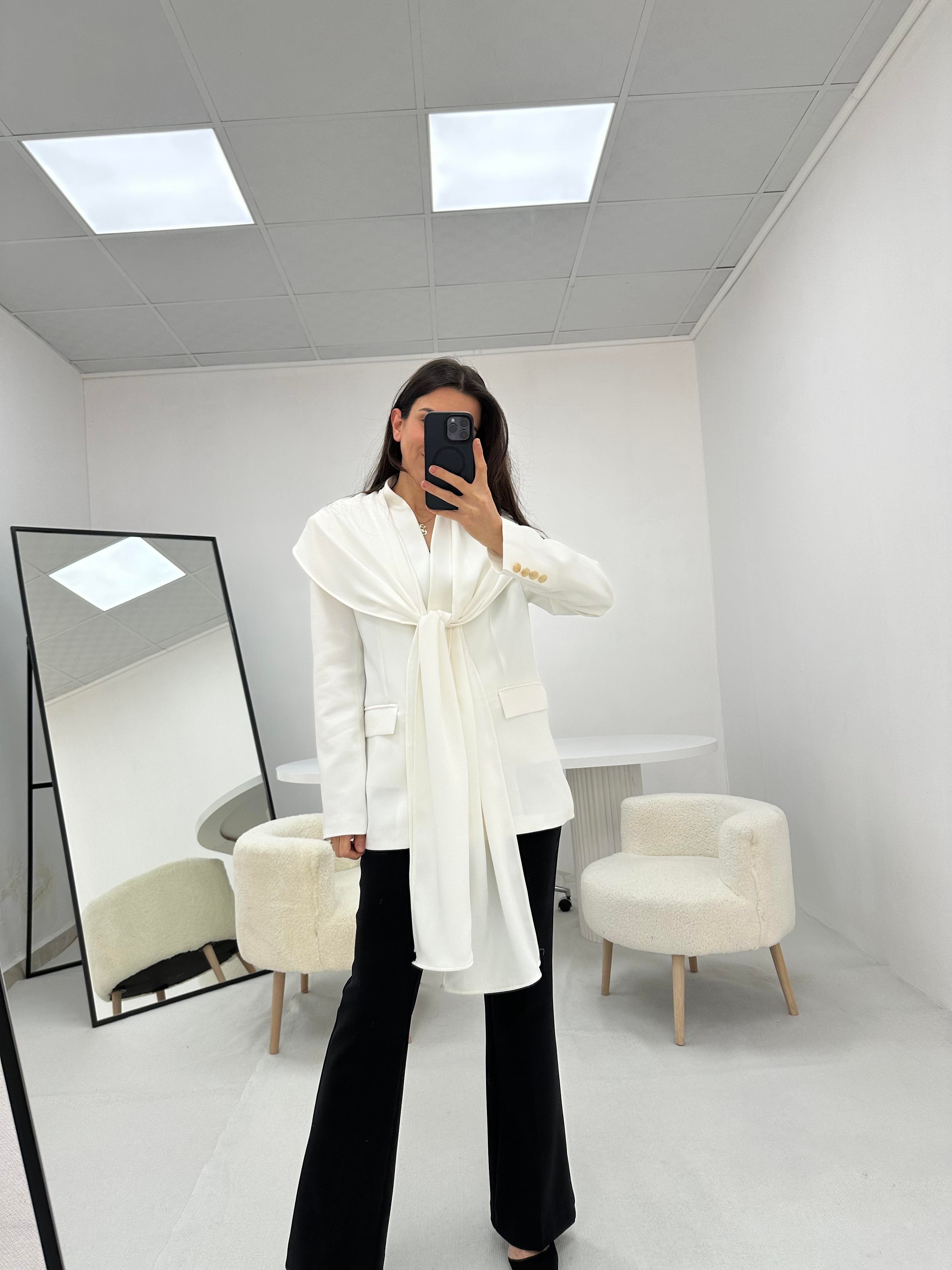 Yakası Şal Detaylı Beyaz  Blazer  ceket 