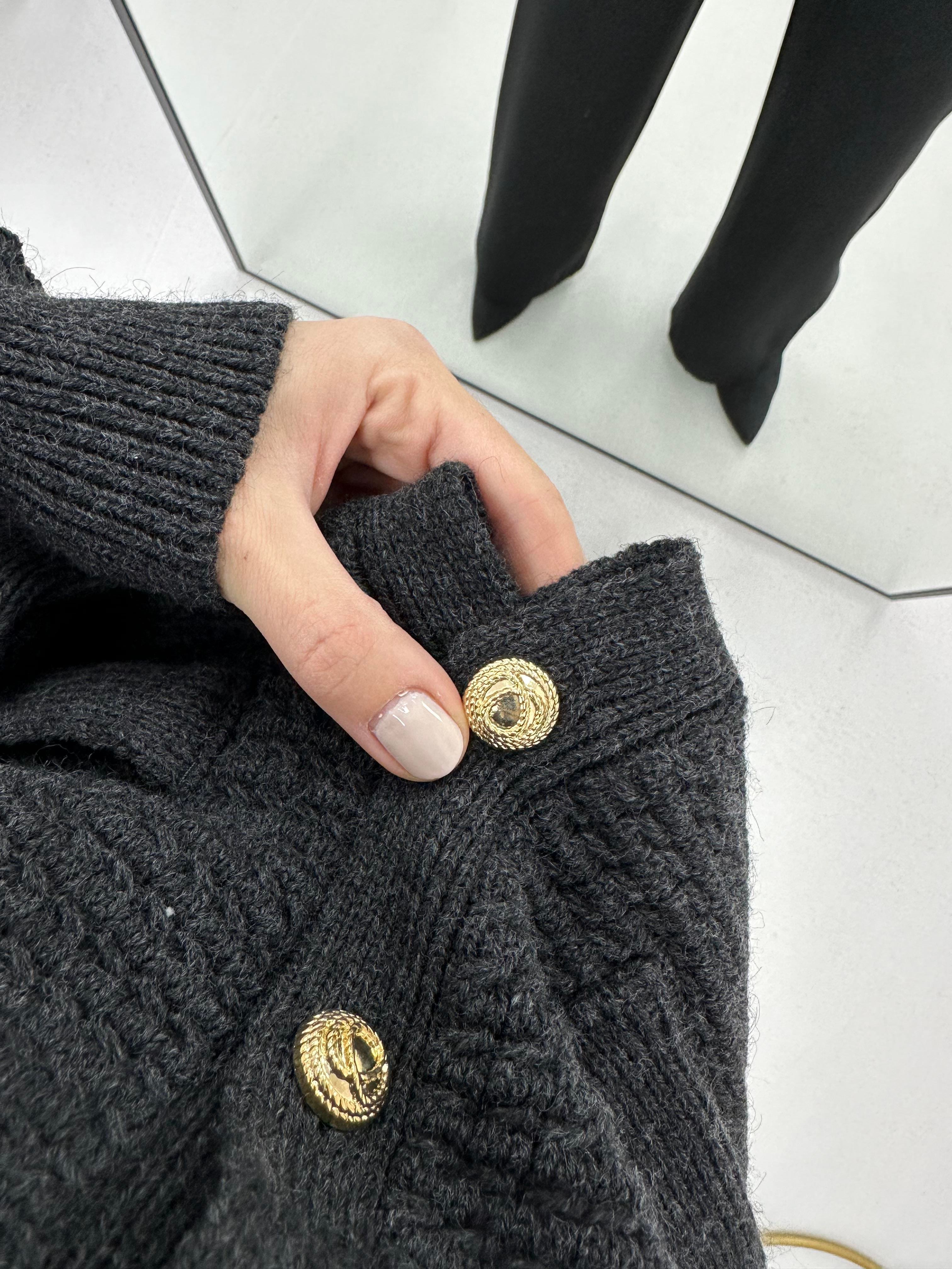 Yumuşak Dokulu Gold Düğme Detaylı Antrasit Hırka 