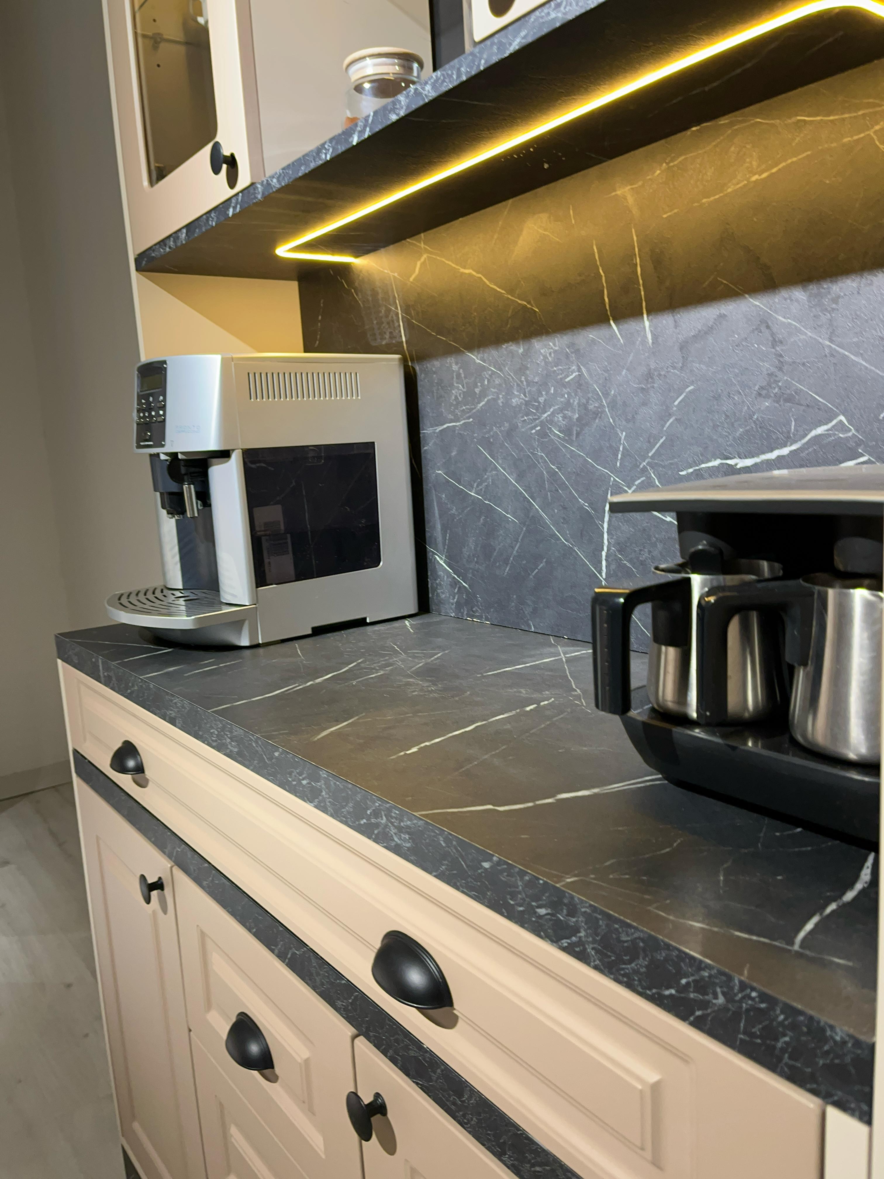 Kahve KöşesiAvm 24Mikel Masalı Siyah - Cappucino Kahve Köşesi Led Aydınlatmalı %100 Mdf Ücretsiz Montaj 200*45*200