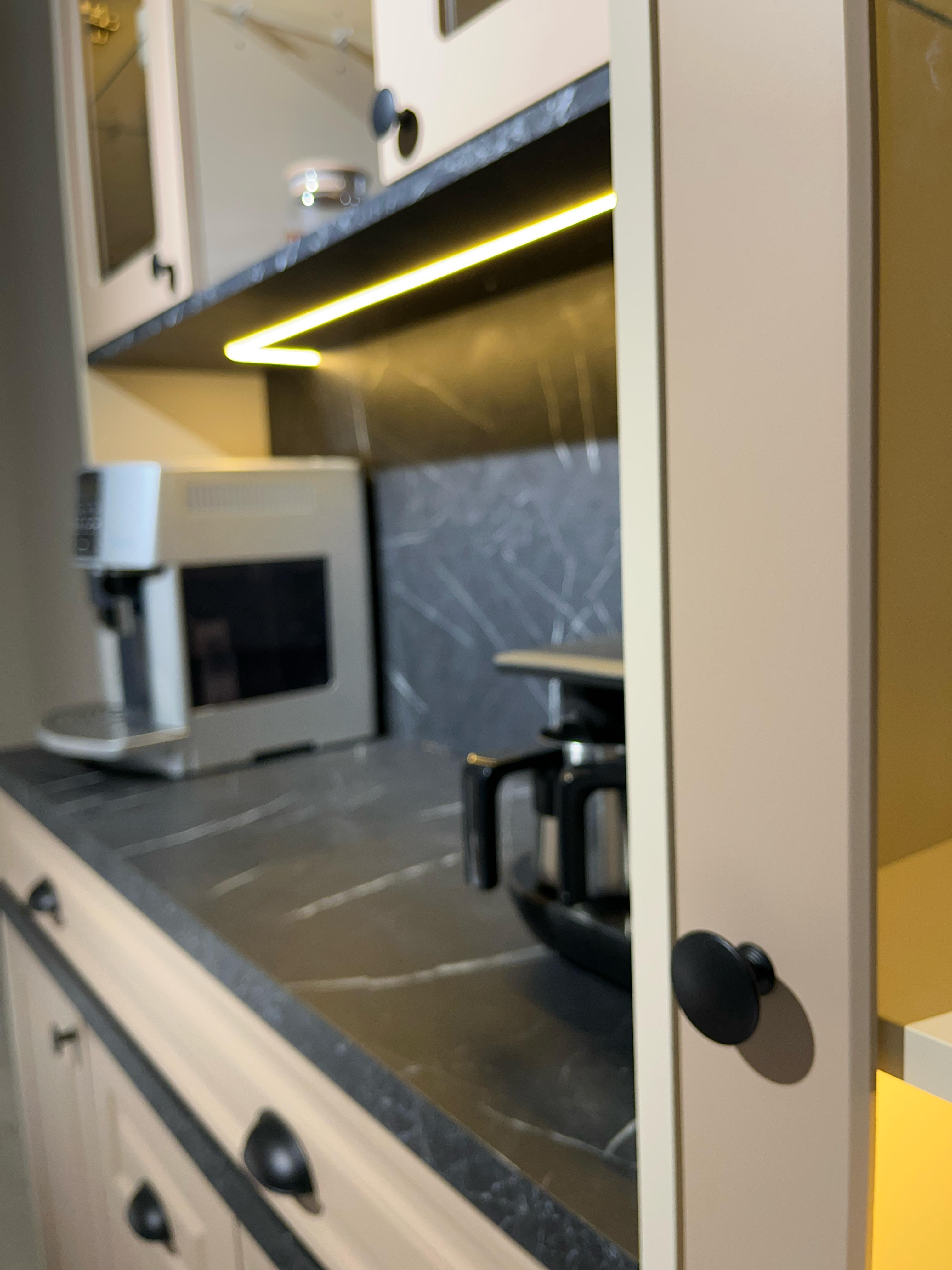 Kahve KöşesiAvm 24Mikel Masalı Siyah - Cappucino Kahve Köşesi Led Aydınlatmalı %100 Mdf Ücretsiz Montaj 200*45*200