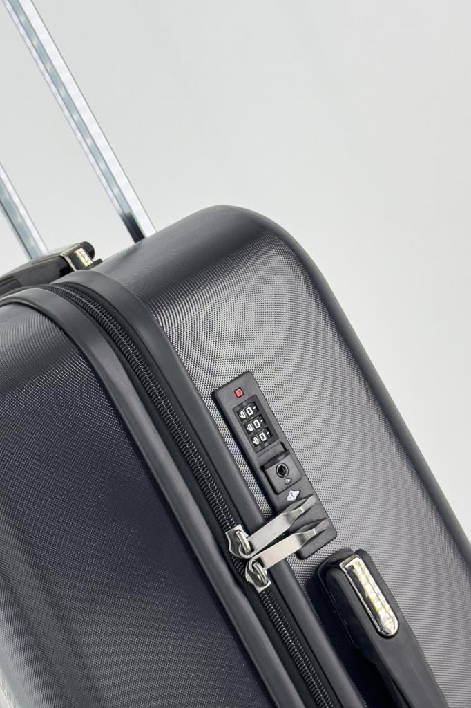 Orta Boy %100 Polikarbon Valiz Siyah 1815