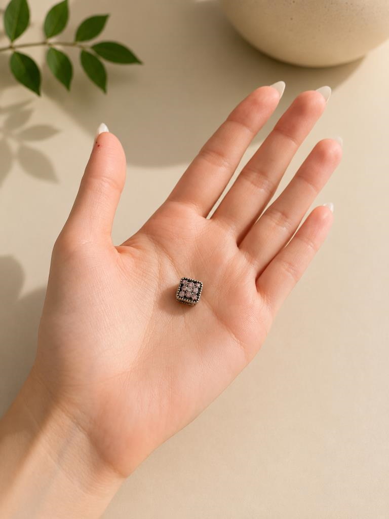  Kare Taşlı Charm Boncuk Kadın Bileklik Aparatı Modern Şık Tasarım
