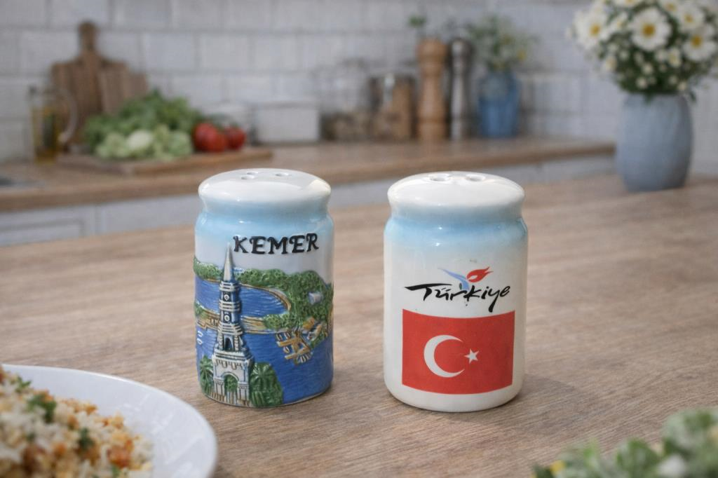 1 Adet Seramik Tuzluk | Dekoratif Mutfak & Yemek Masası Aksesuarı | Şık ve Dayanıklı Tasarım