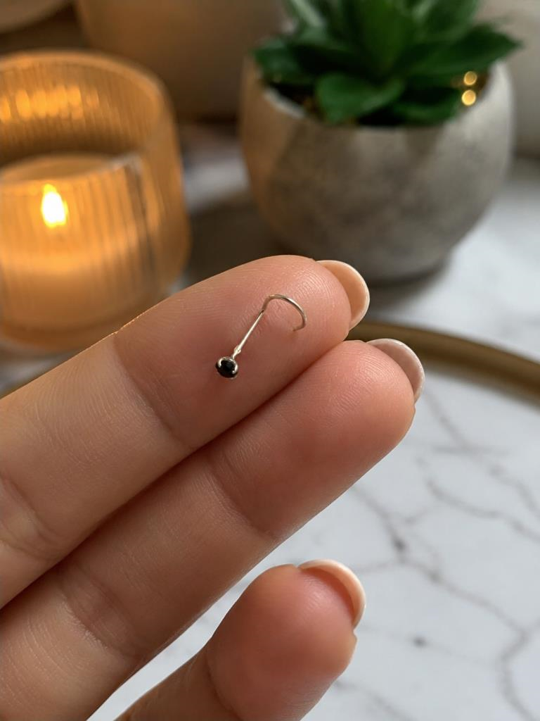 925 Ayar Gümüş Siyah Taşlı Burun Hızması Piercing Minimal L Şekilli Unisex Nose Stud