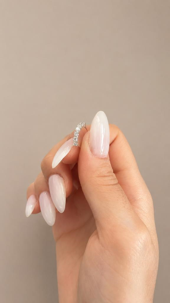 925 Ayar Gümüş Taşlı Halka Piercing Küpe Minimal Zirkon Detaylı Şık Tasarım