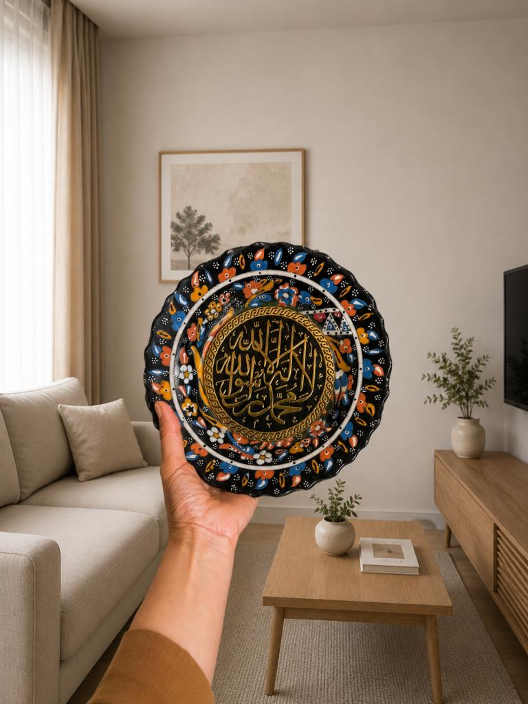 Allah Muhammed Yazılı Çini Tabak 25 Cm Dekoratif Masa Üstü El Yapımı Osmanlı Motifli Duvar Dekoru 