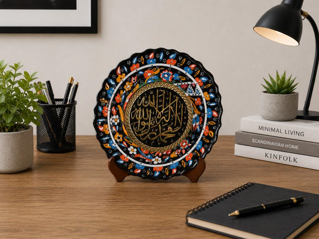 Allah Muhammed Yazılı Çini Tabak 25 Cm Dekoratif Masa Üstü El Yapımı Osmanlı Motifli Duvar Dekoru 