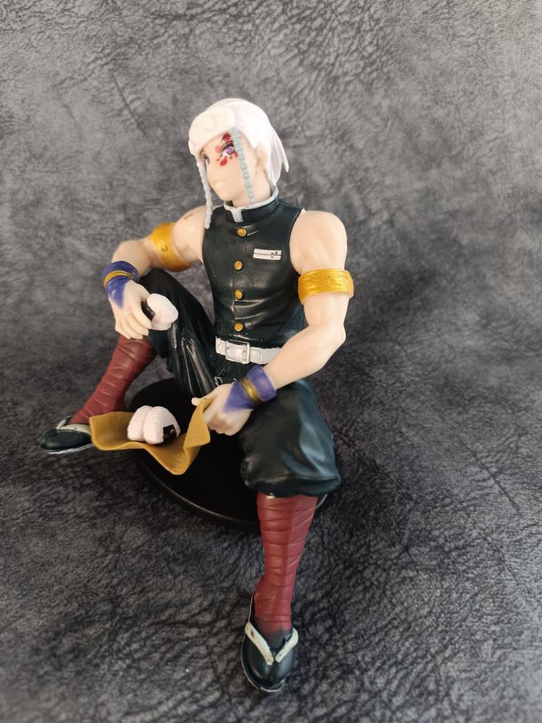Anime Demon Slayer Tengen Uzui 17 cm Oturan Karakter Figür Oyuncak Biblo 