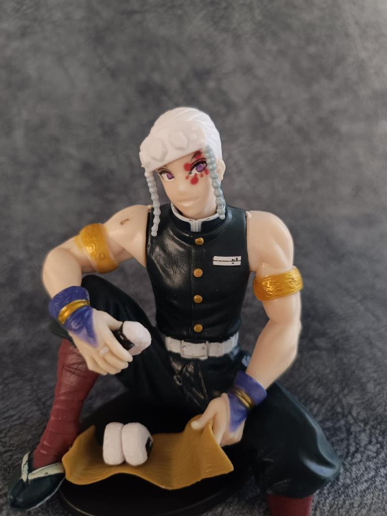 Anime Demon Slayer Tengen Uzui 17 cm Oturan Karakter Figür Oyuncak Biblo 