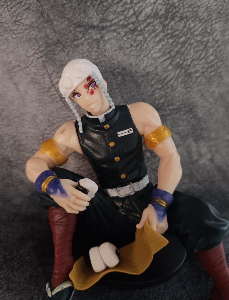 Anime Demon Slayer Tengen Uzui 17 cm Oturan Karakter Figür Oyuncak Biblo 
