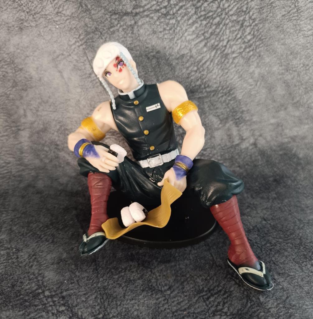 Anime Demon Slayer Tengen Uzui 17 cm Oturan Karakter Figür Oyuncak Biblo 