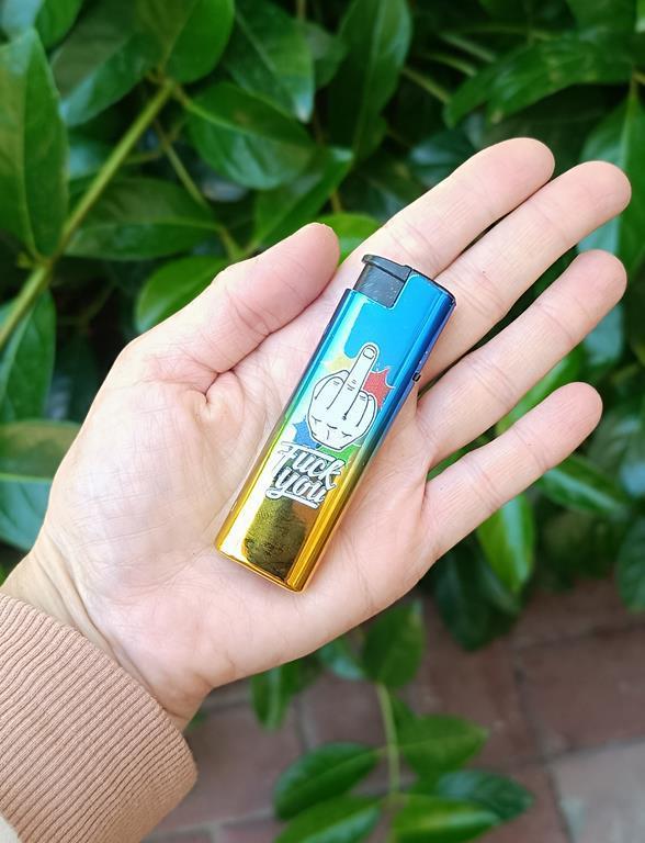 Çakmak Manyetolu Turbo Rüzgarda Sönmeyen Gazlı Renkli Desenli Parlak Çakmak Aksesuar