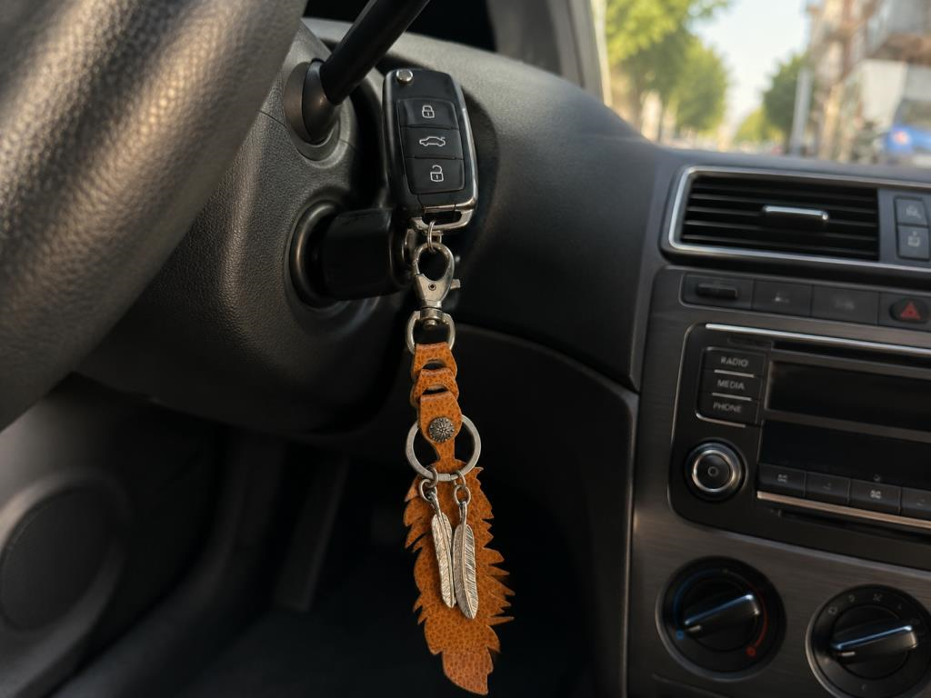 Hakiki Deri Yaprak Anahtarlık Karabinalı Araba Anahtarı Çanta Askısı Metal Tüy Detaylı Bohem Anahtarlık Unisex 21.5 CM