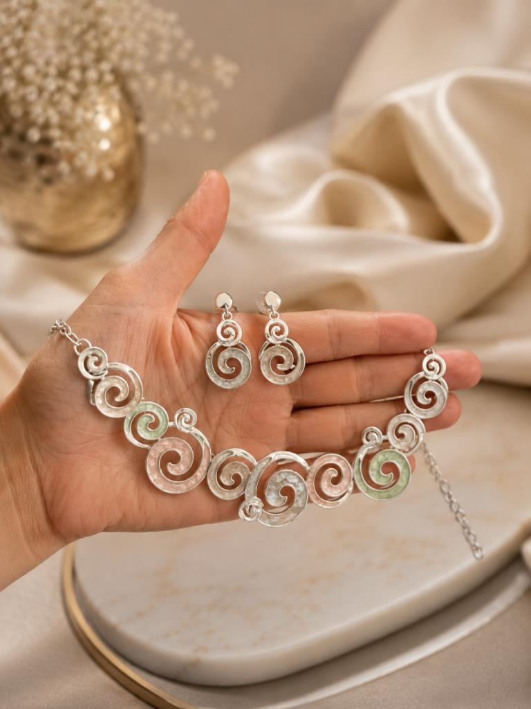 Kadın Kolye Küpe Seti Sarmal Desenli Pastel Renkli Rodyum Kaplama Şık Takı Seti 