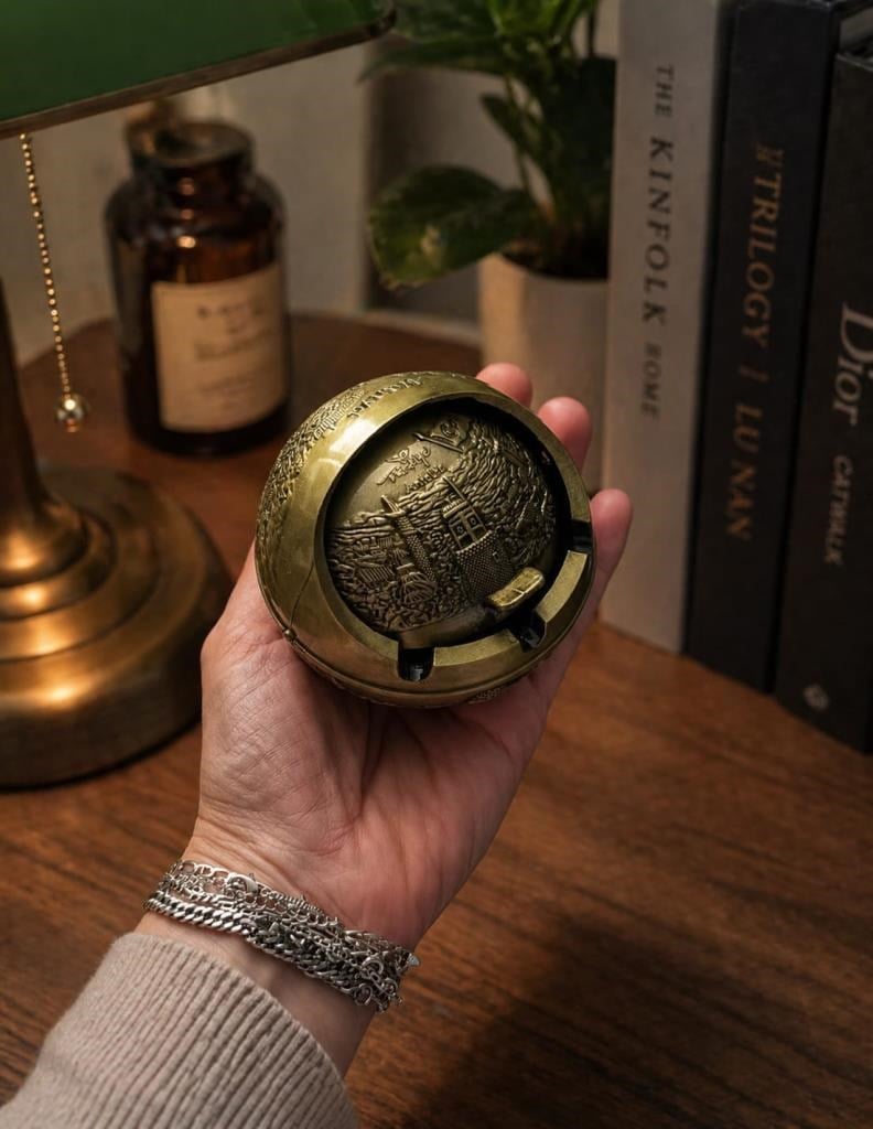 Kapaklı Metal Küllük Açılır Kapanır Dekoratif Masa Üstü Küllük Vintage Sarı 7.5 Cm 