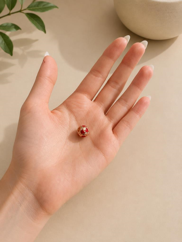 Kırmızı Kalpli Charm Boncuk Kadın Bileklik Aparatı Modern Şık Tasarım