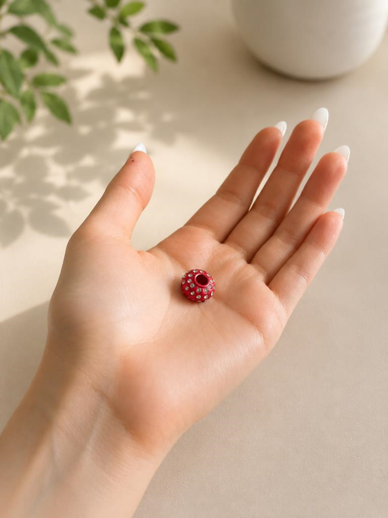 Kırmızı Taşlı Charm Boncuk Kadın Bileklik Aparatı Modern Şık Tasarım
