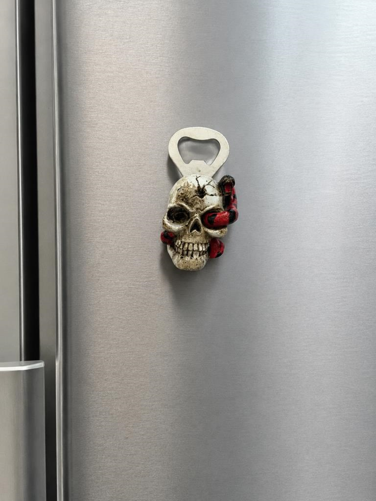 Magnet Şişe Açacağı Kuru Kafa – Mıknatıslı Buzdolabı Magneti, Dekoratif Yılan Figürlü Şişe Açacak