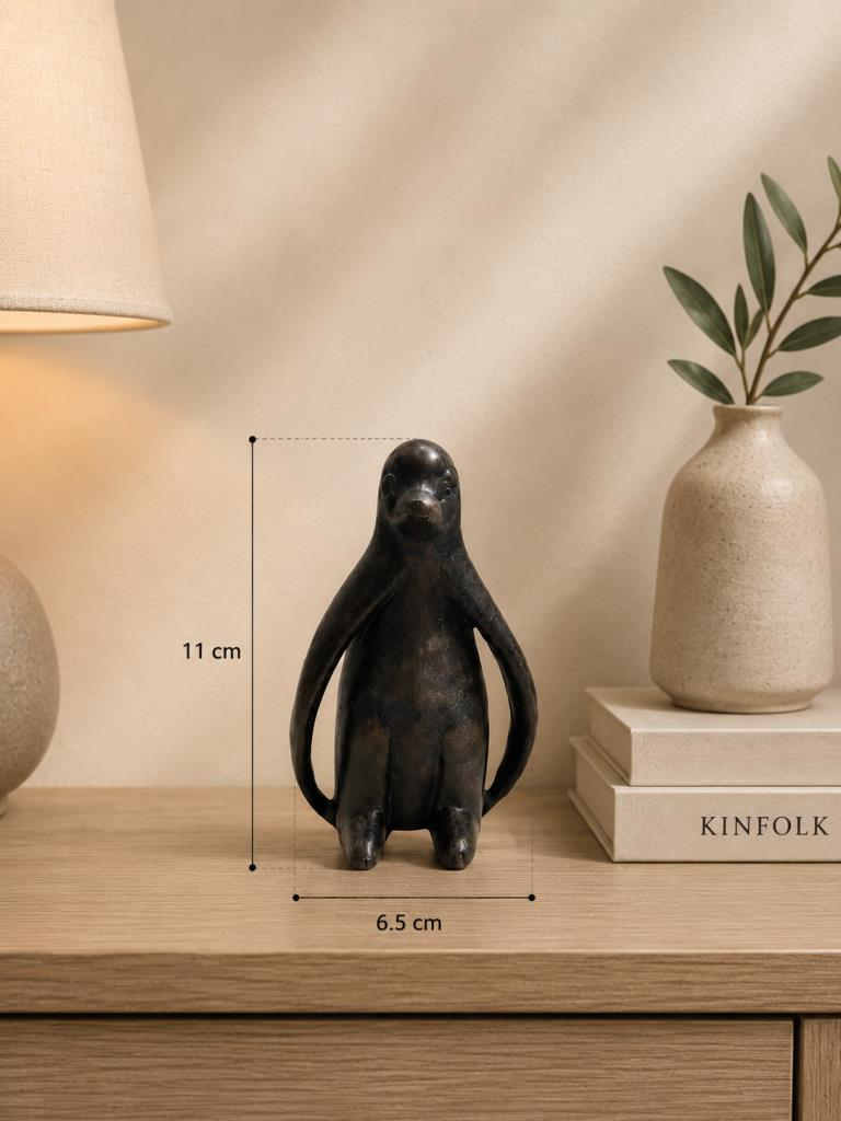 Penguen Biblo Dekoratif Obje – Minimal Modern Kitaplık Rafı ve Komidin Üstü Dekoru –Reçine Küçük Boy Siyah Dekor Aksesuar 11 cm