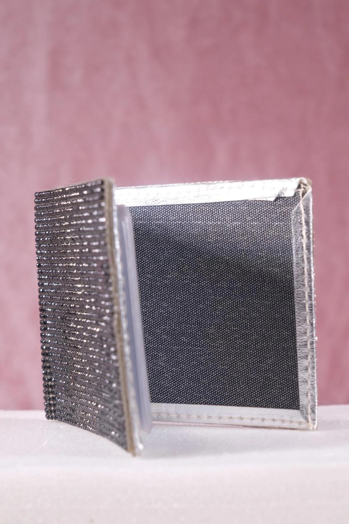 gumus-capraz-siyah-tasli-kartlik-79-94d.jpg