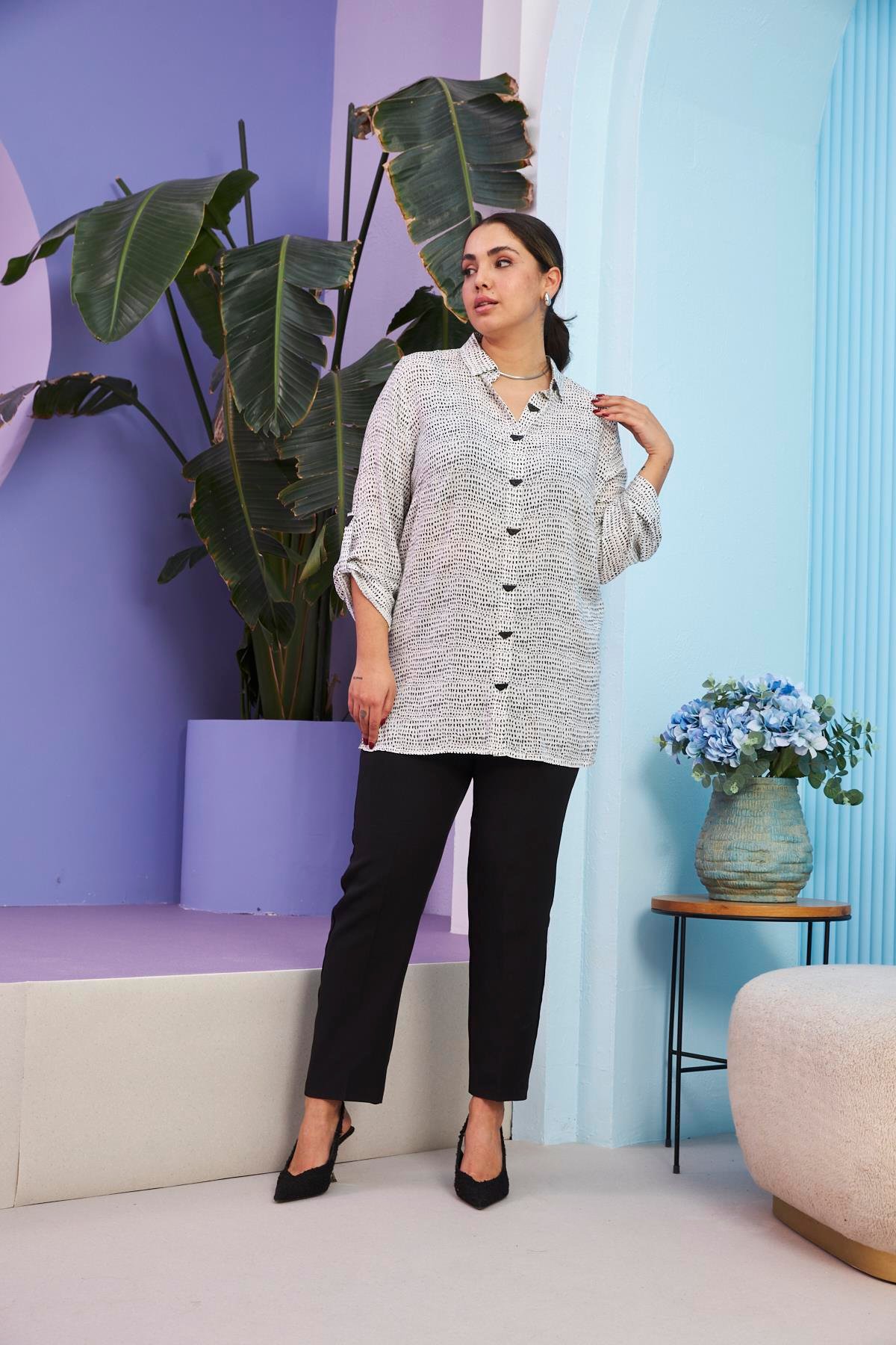 Rmg Düğme Detaylı Nokta Desenli Büyük Beden Siyah Gömlek