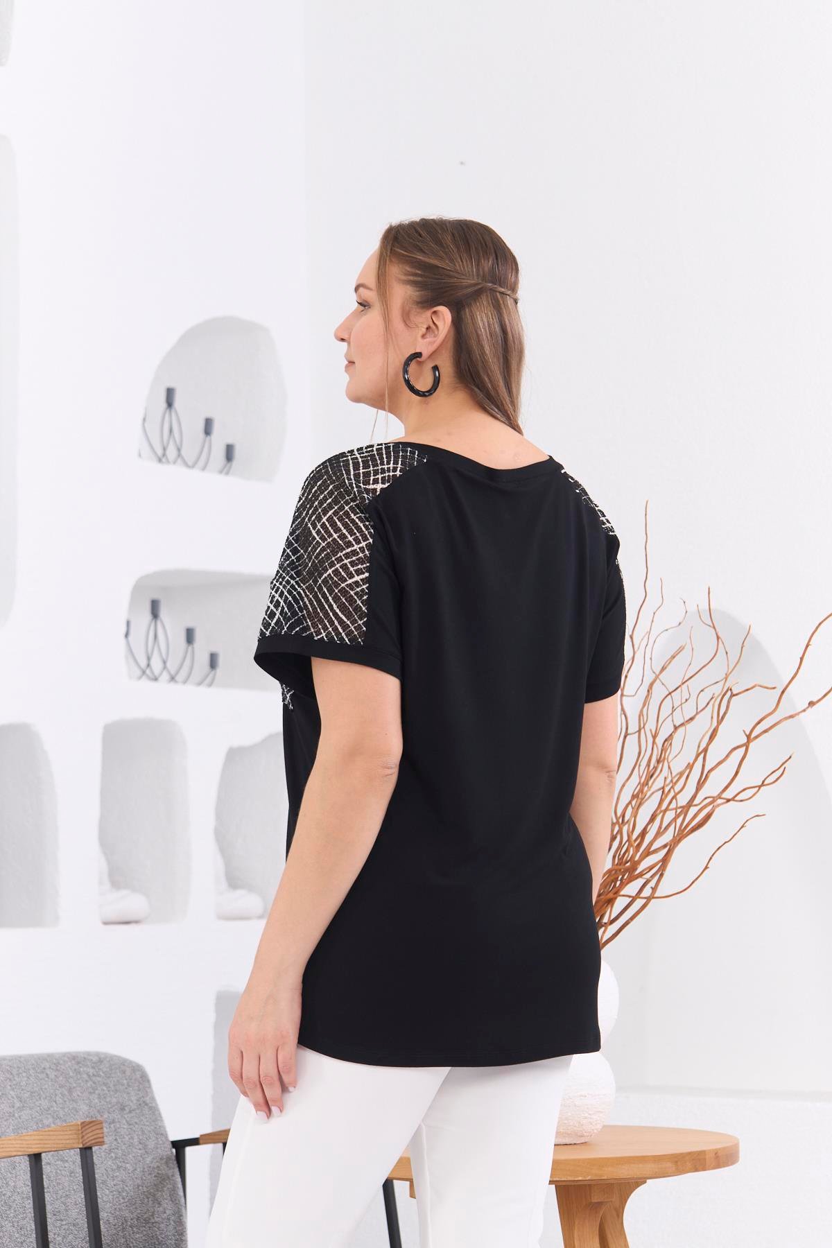 Rmg Cep ve Omuz Detaylı Büyük Beden Siyah Tişört