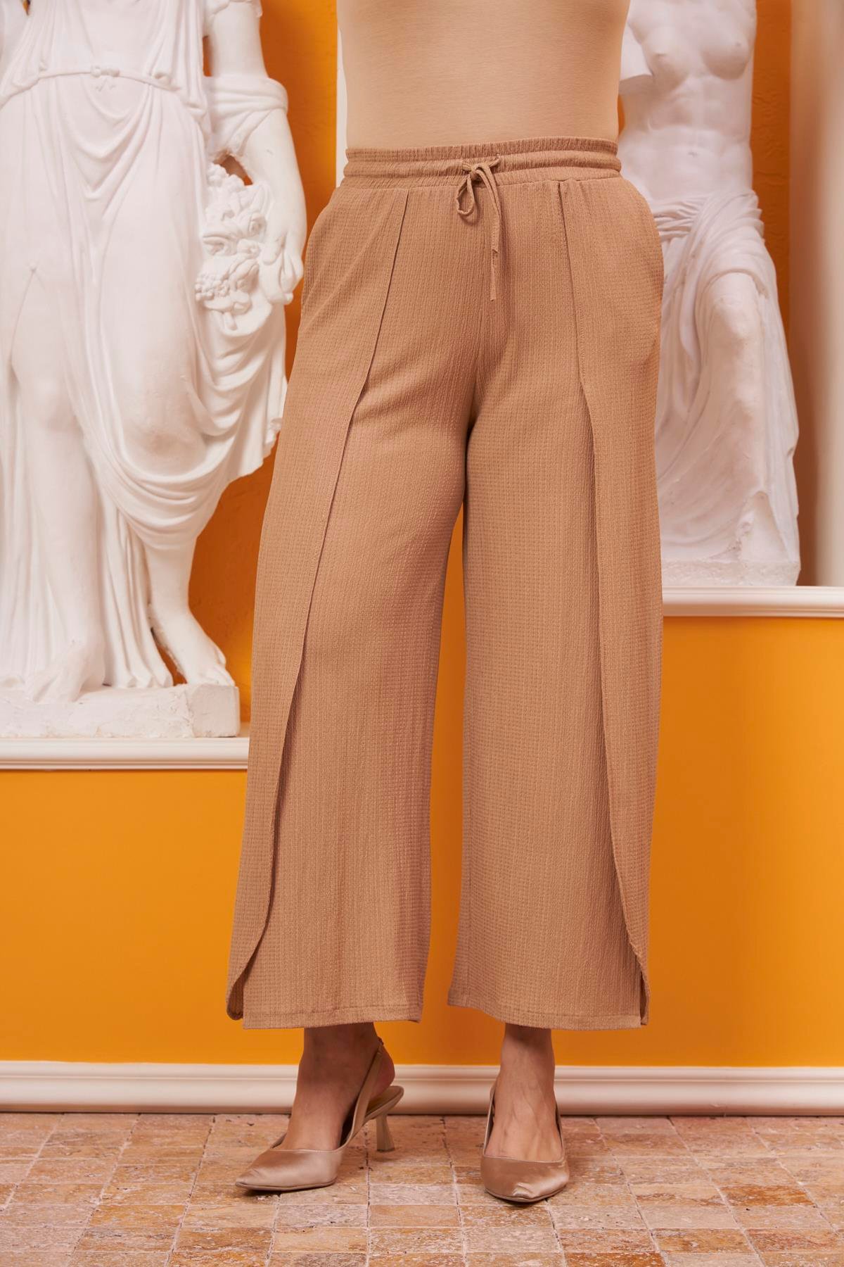 Rmg Bel Bağcık Detaylı Yırtmaçlı Büyük Beden Bej Bürümcük Pantolon