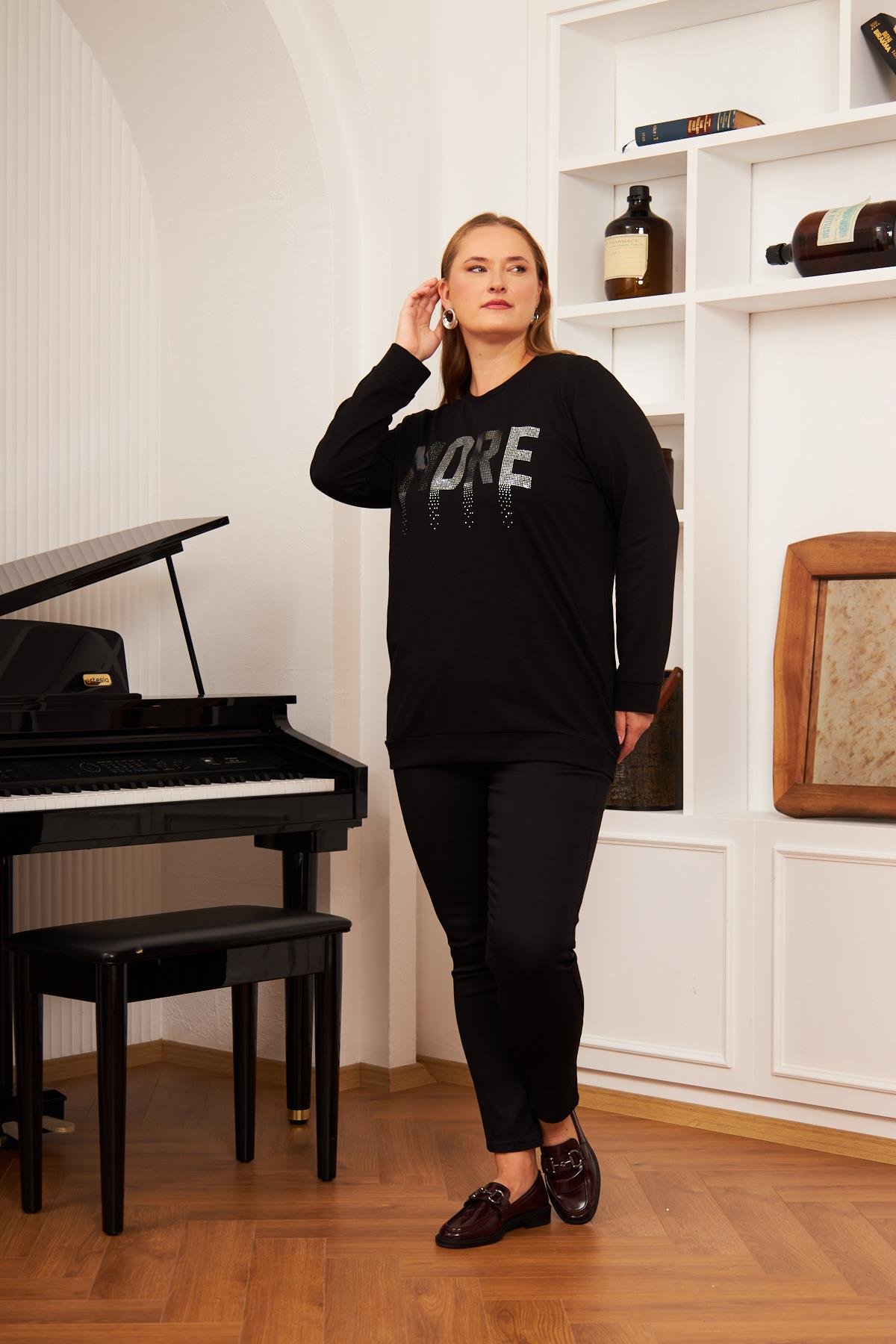 Büyük Beden Taş Baskılı Sweatshirt Siyah